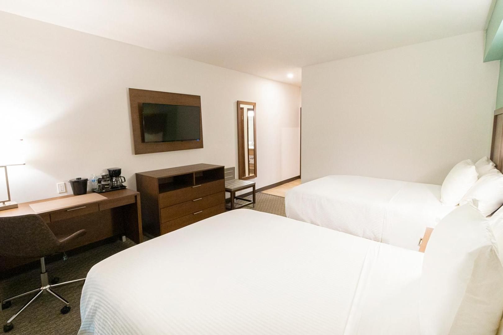 Comfort Inn Ciudad Juarez Quadruple Room - Non Smoking/Interior Hall 2