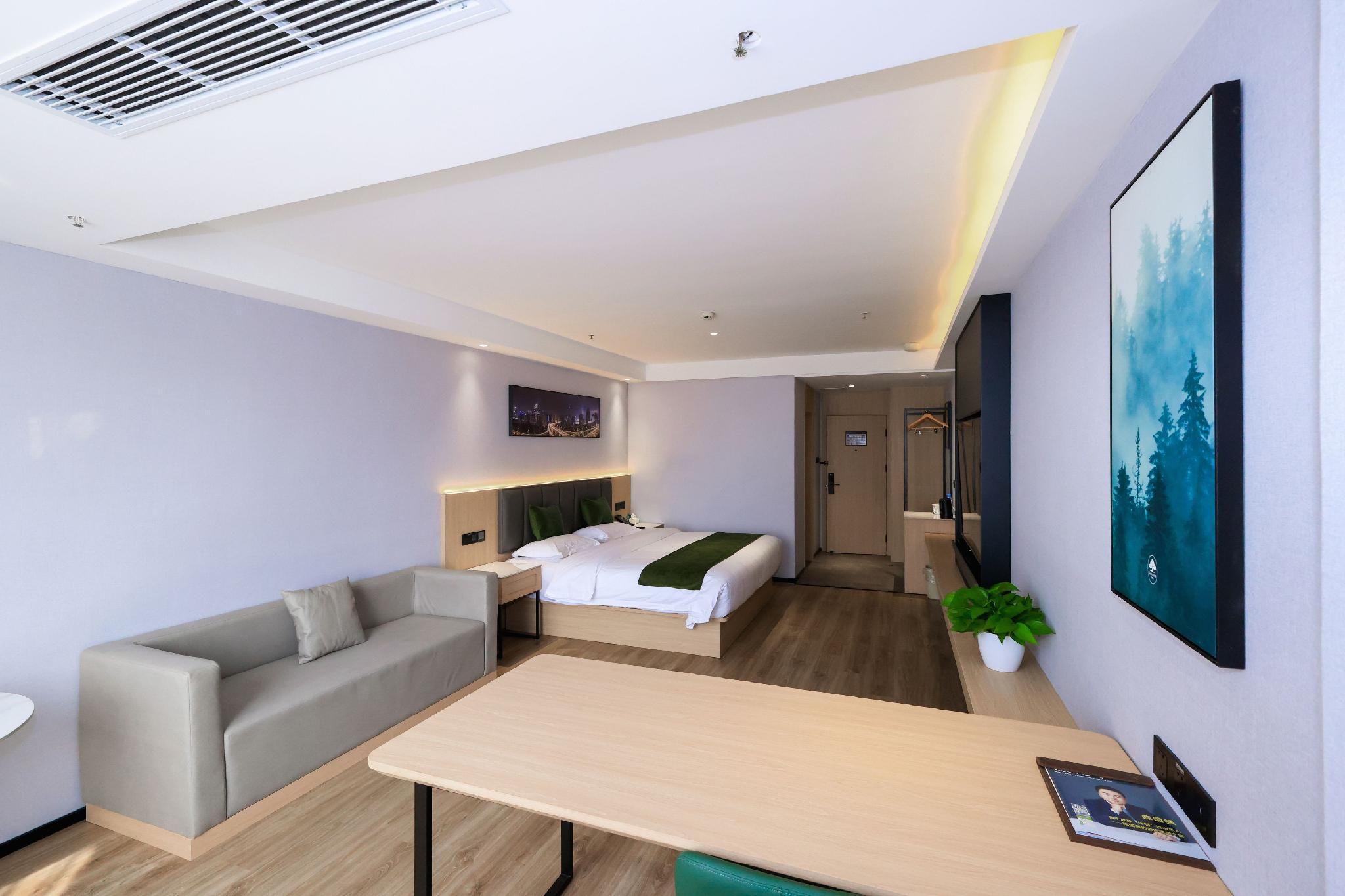 Queen Deluxe Room