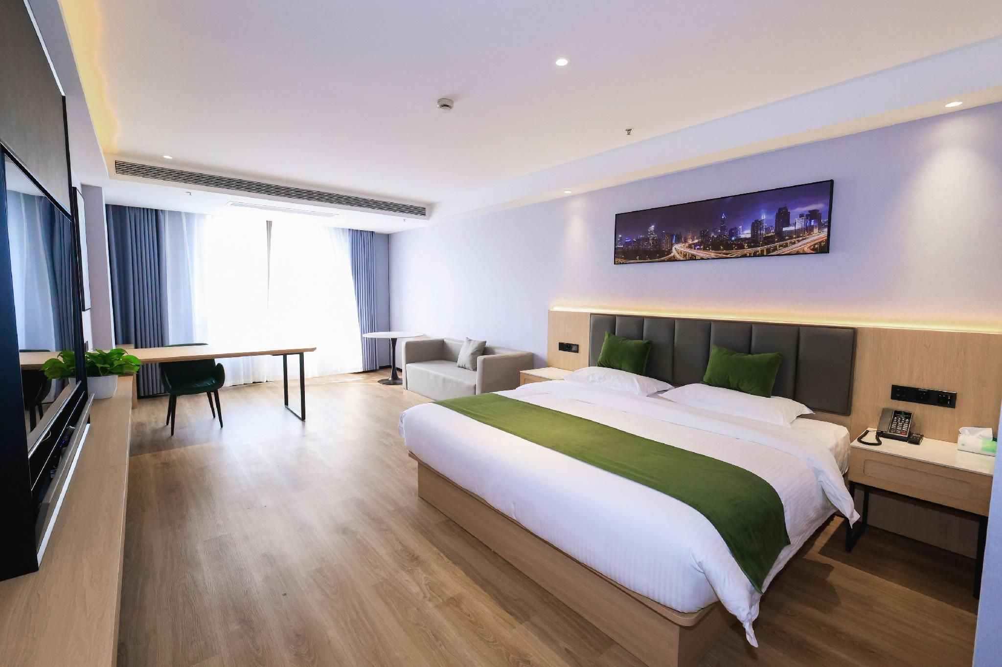 Queen Deluxe Room