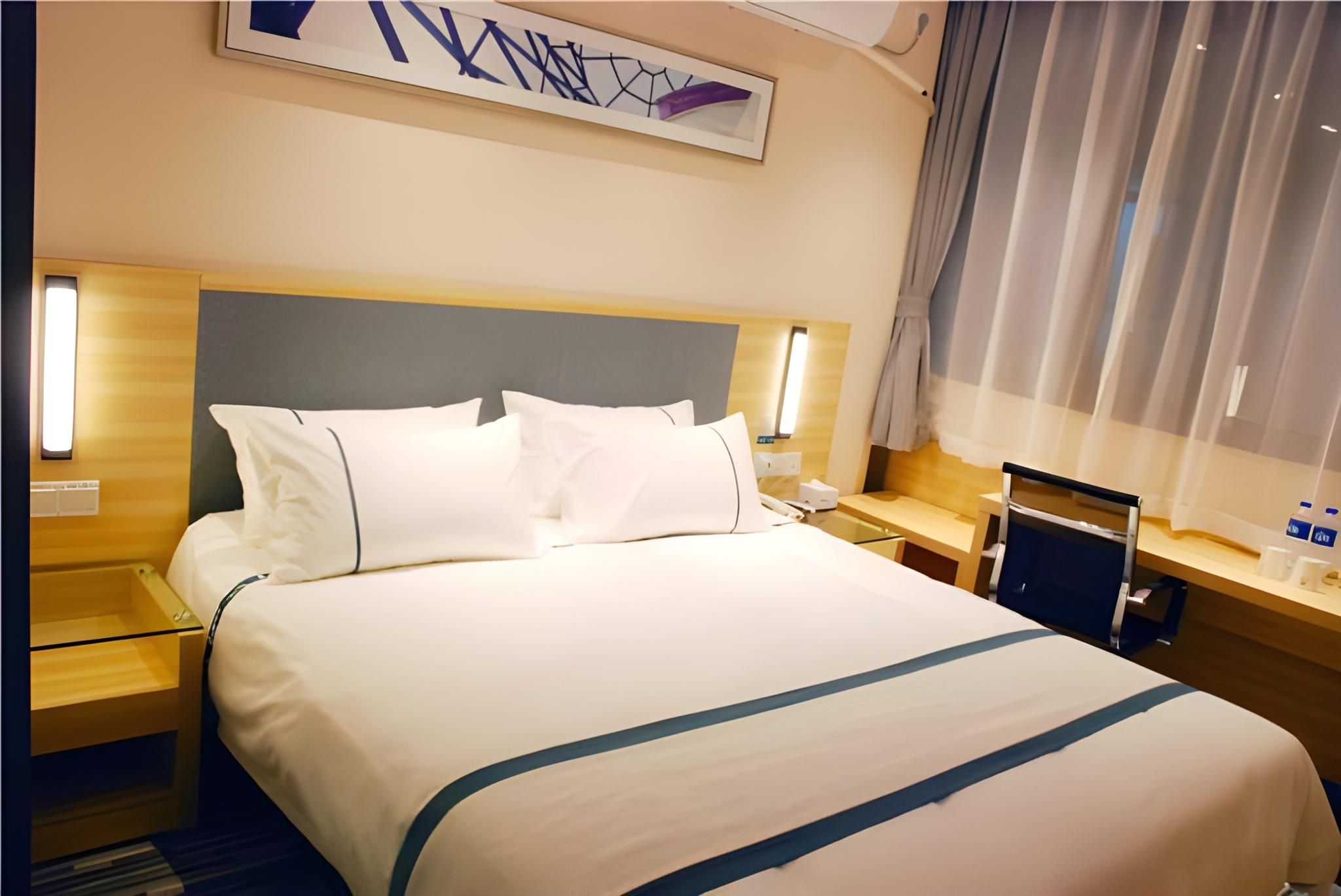 Business Queen Room