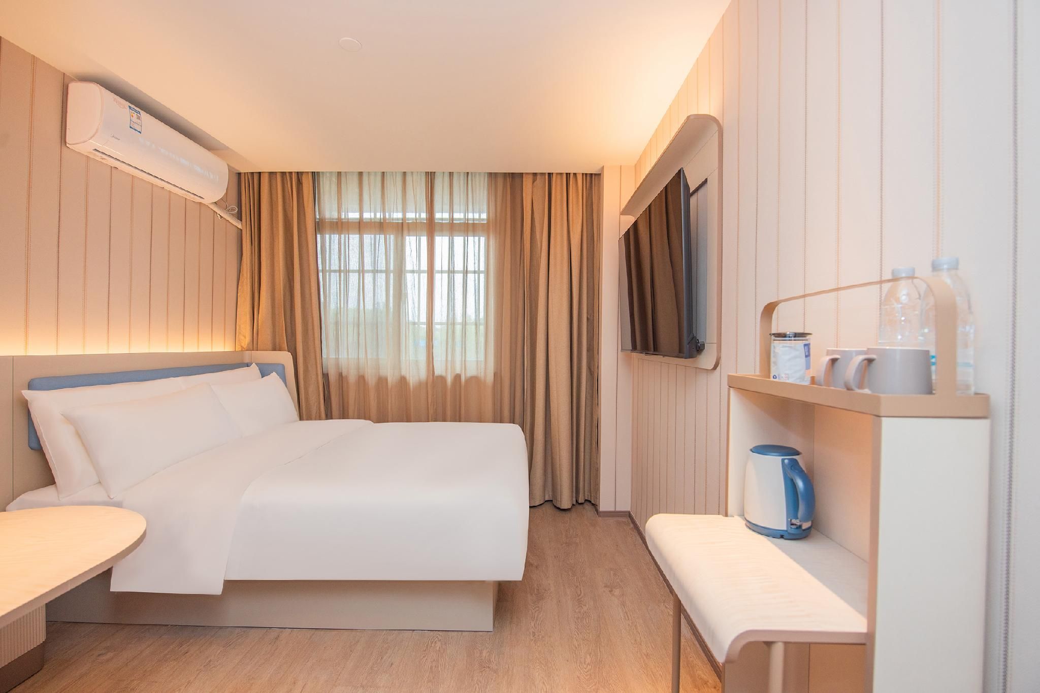 Huazhu - Room With Bed