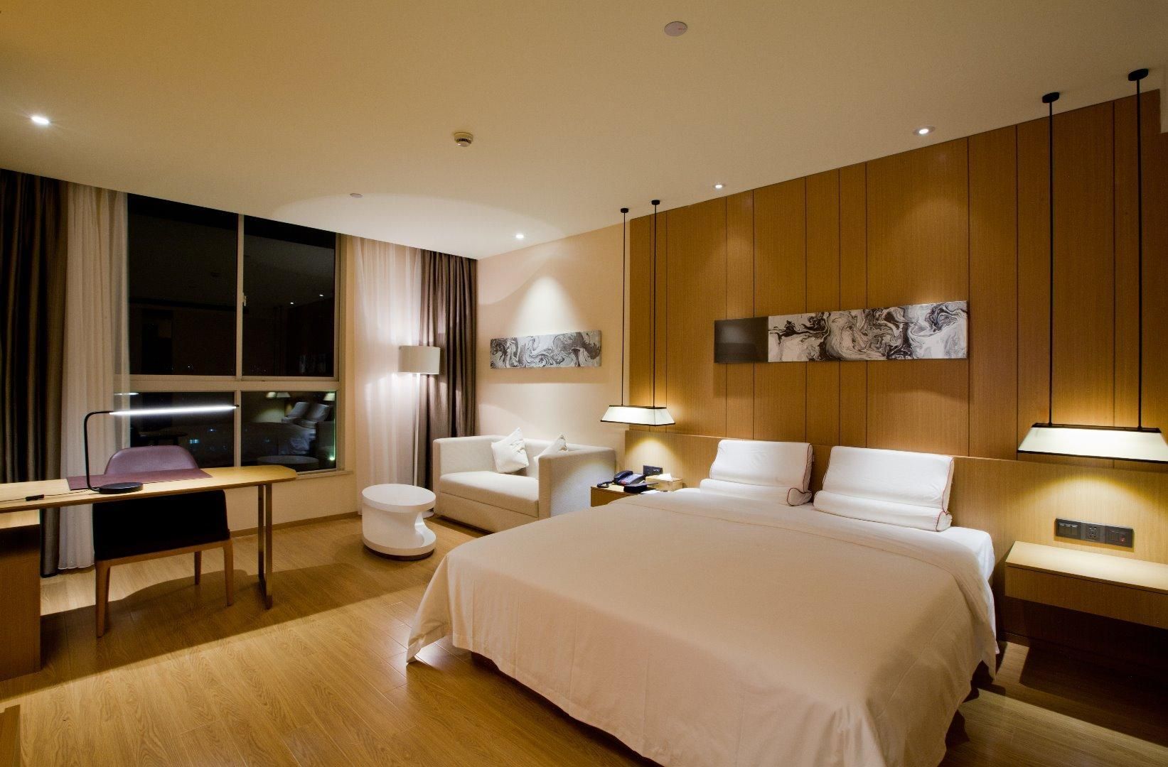 Hotel Queen Room