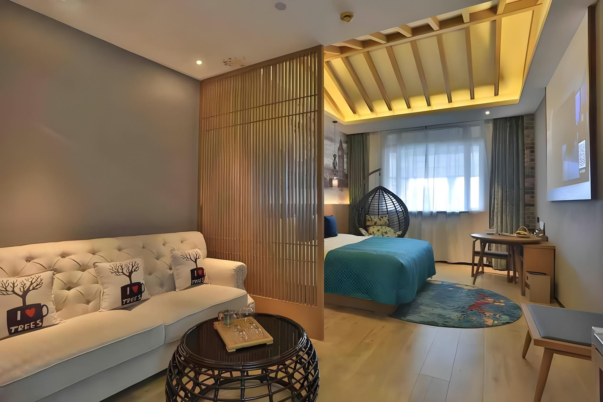 Family Birdcage Room