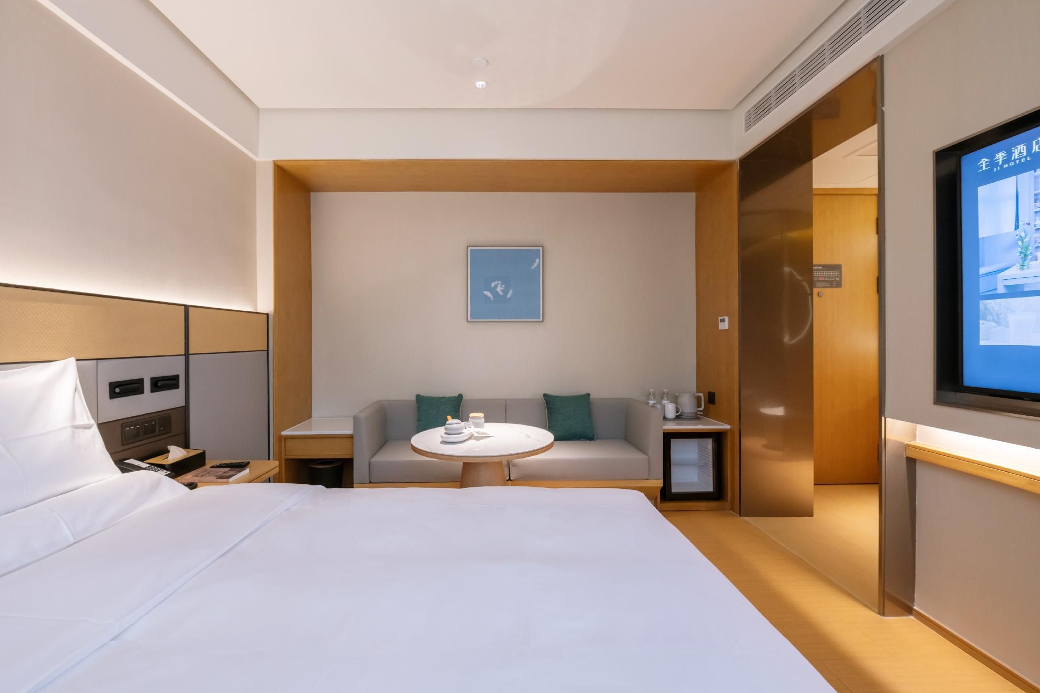 Business Queen Bed Room