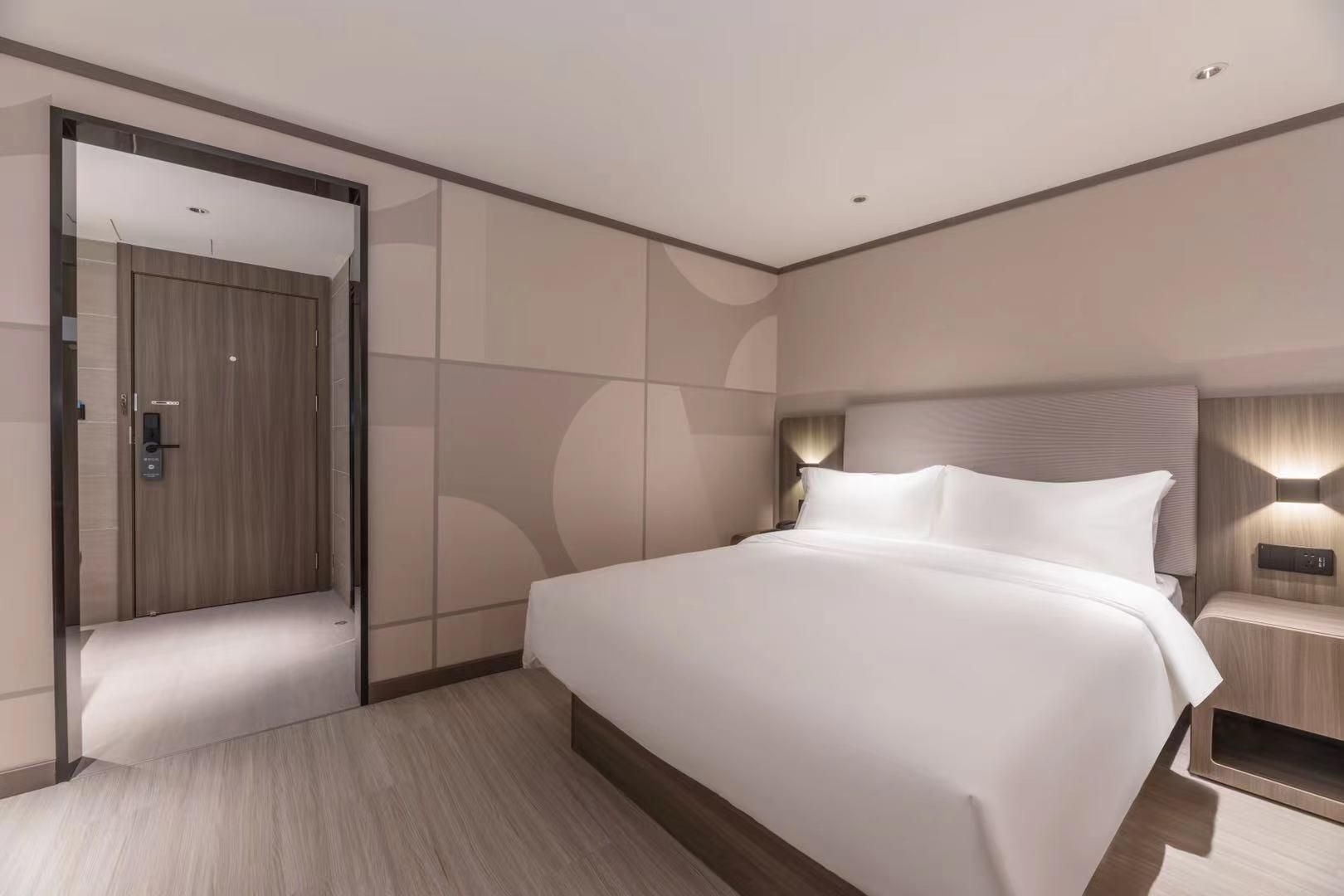 Huazhu - Room With Bed