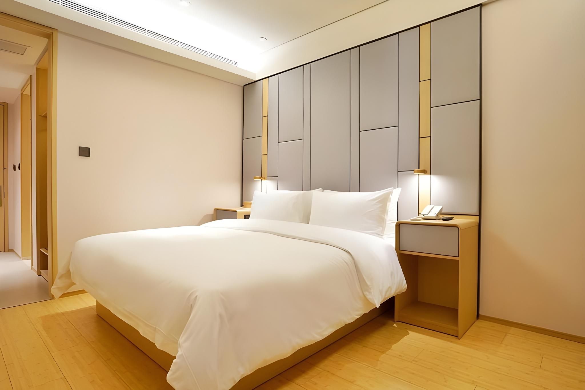 Hotel Queen Room
