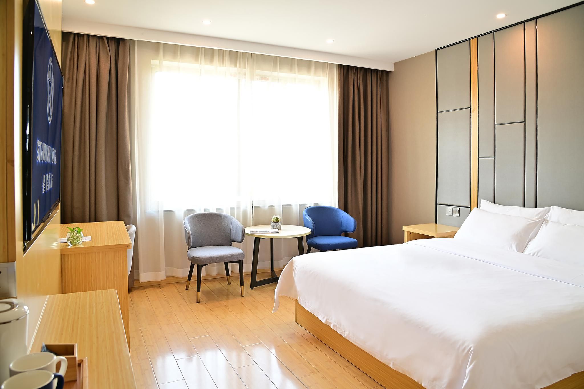 Queen Superior Room