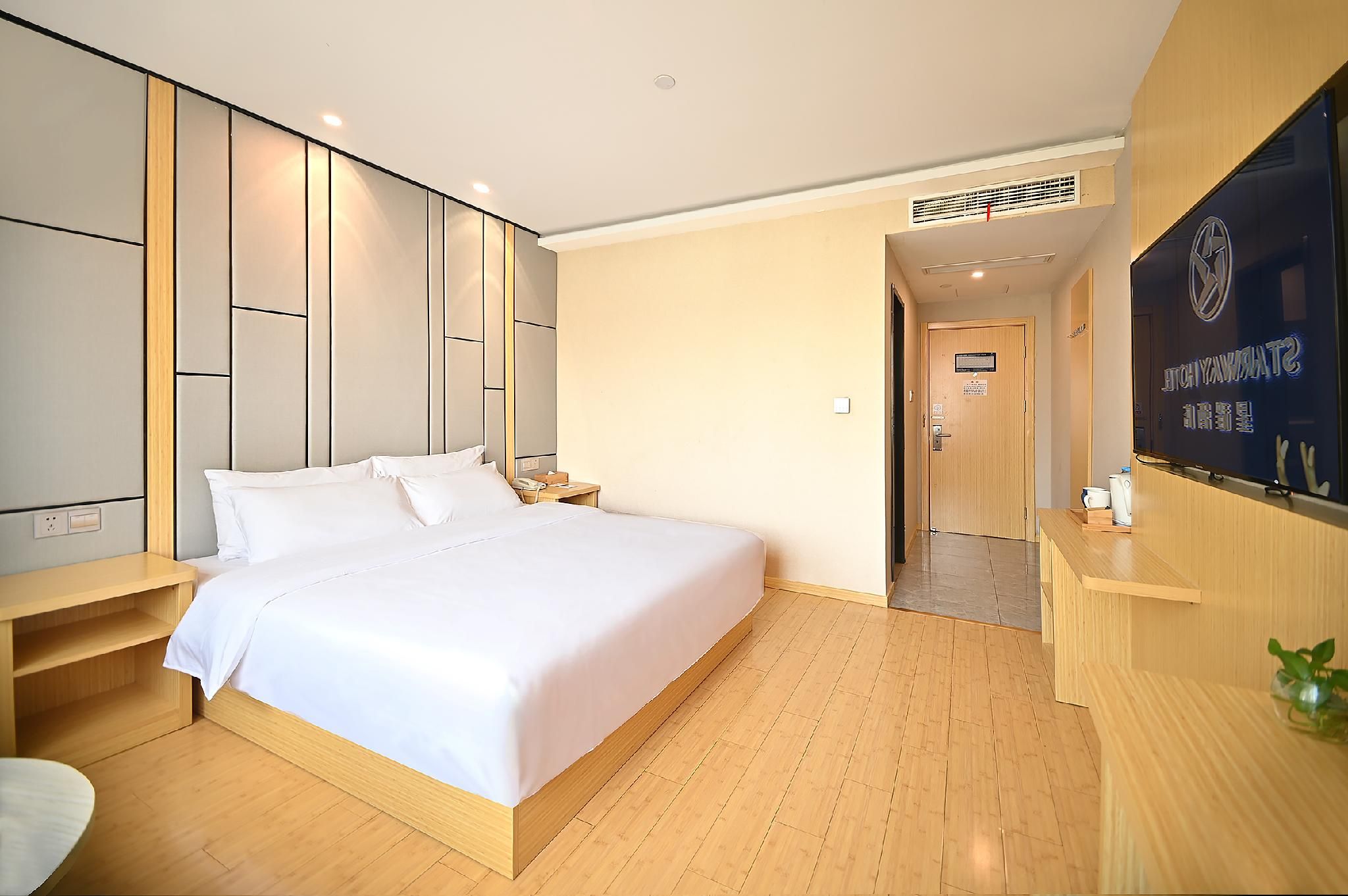 Queen Superior Room