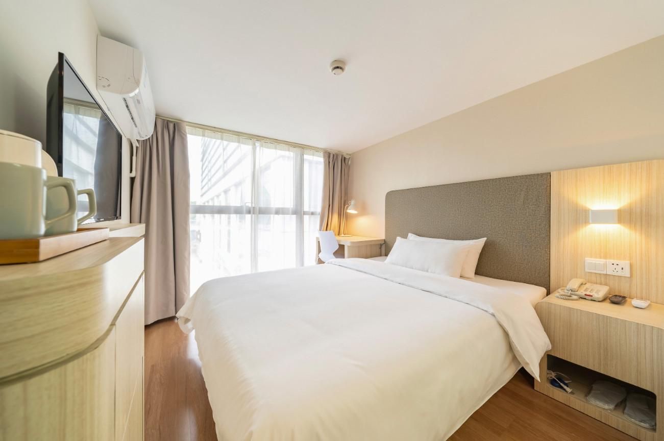 Huazhu - Room With Bed