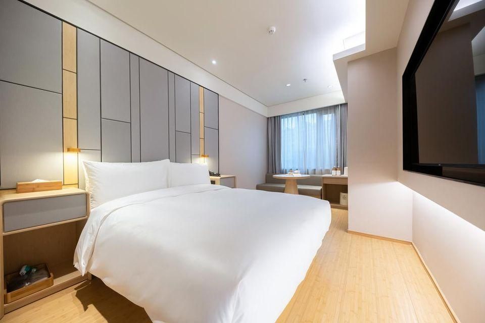 Business Queen Bed Room