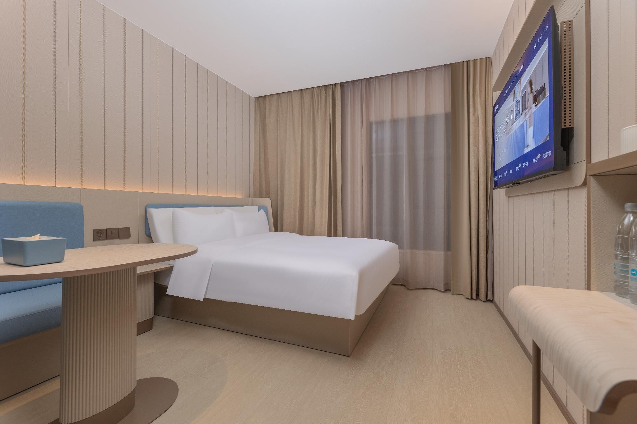 Hotel Queen Room