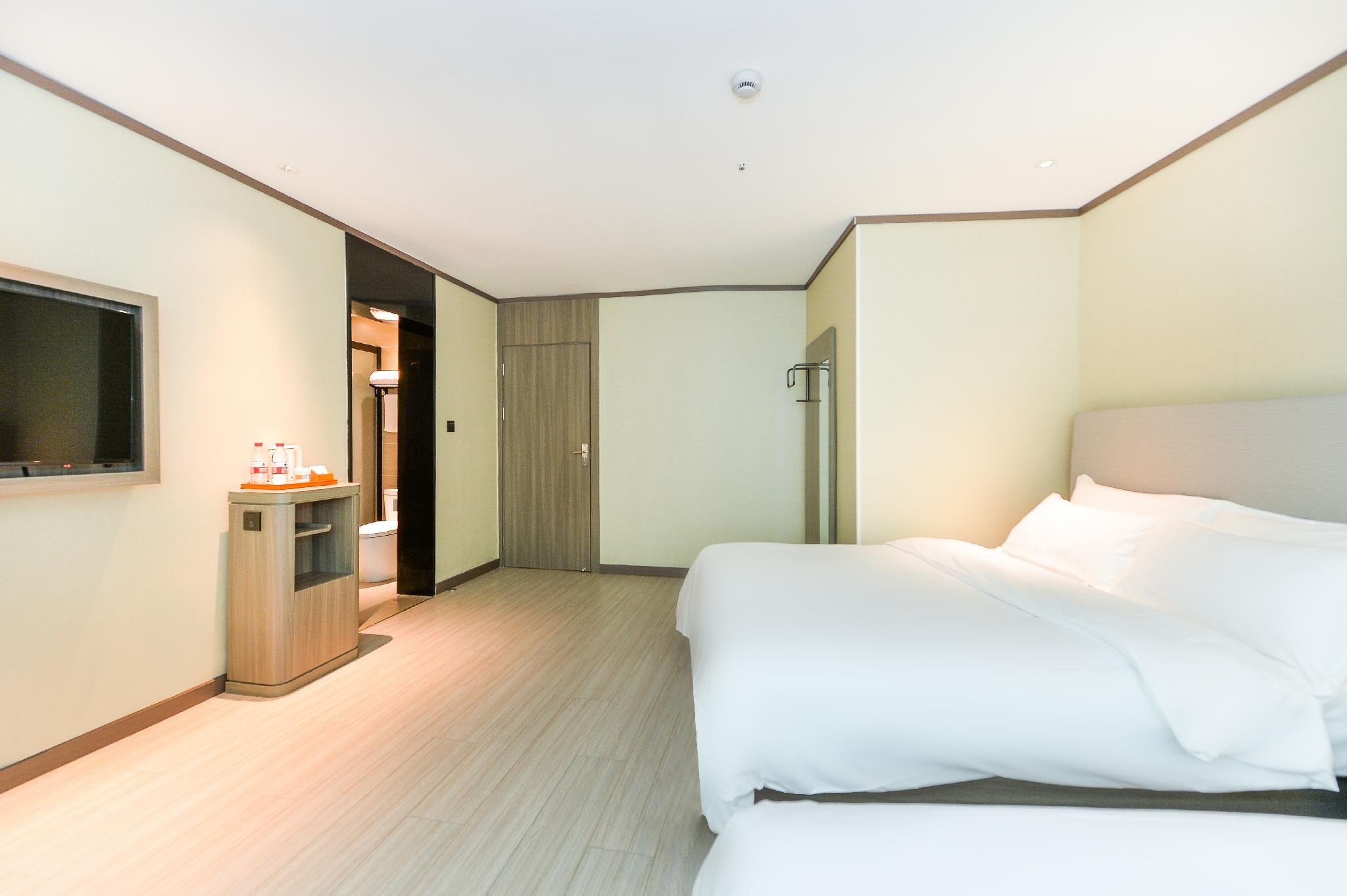 Huazhu - Family Room