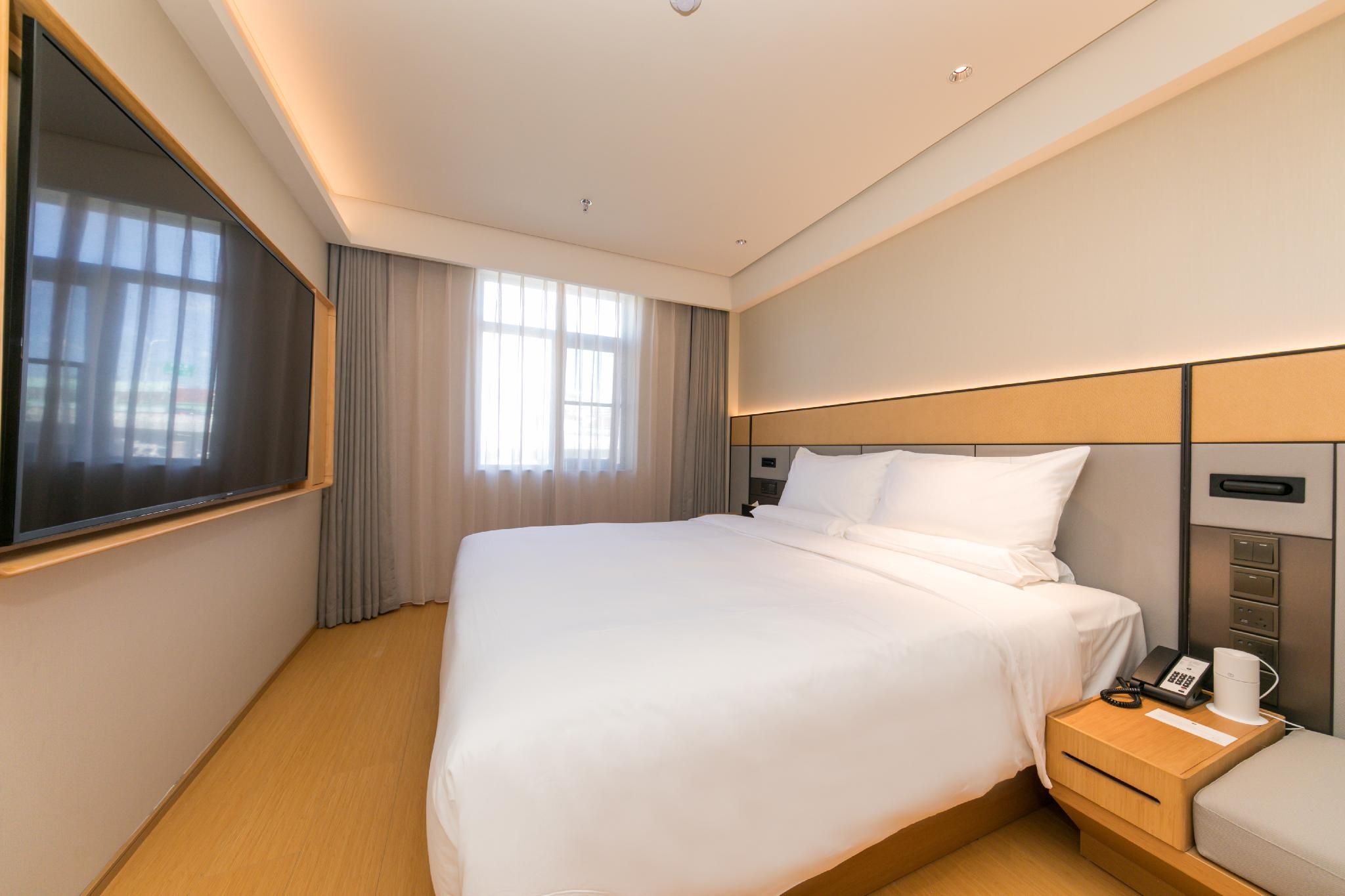 Business Queen Bed Room