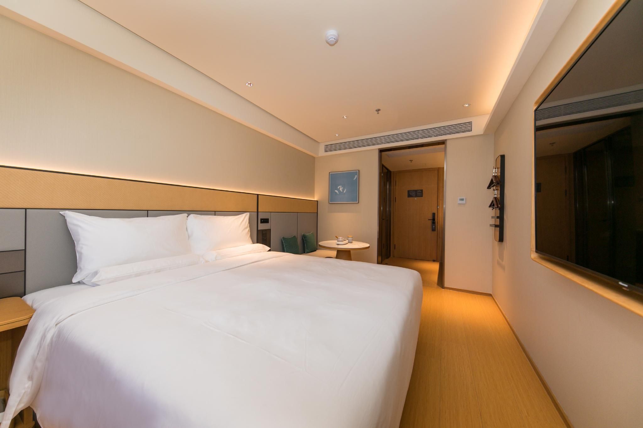 Business Queen Bed Room