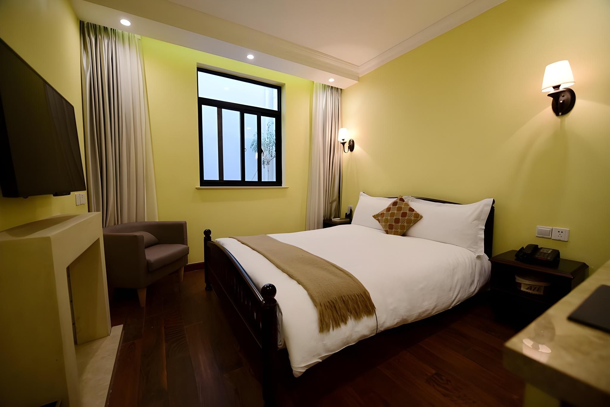 Standard Queen Room