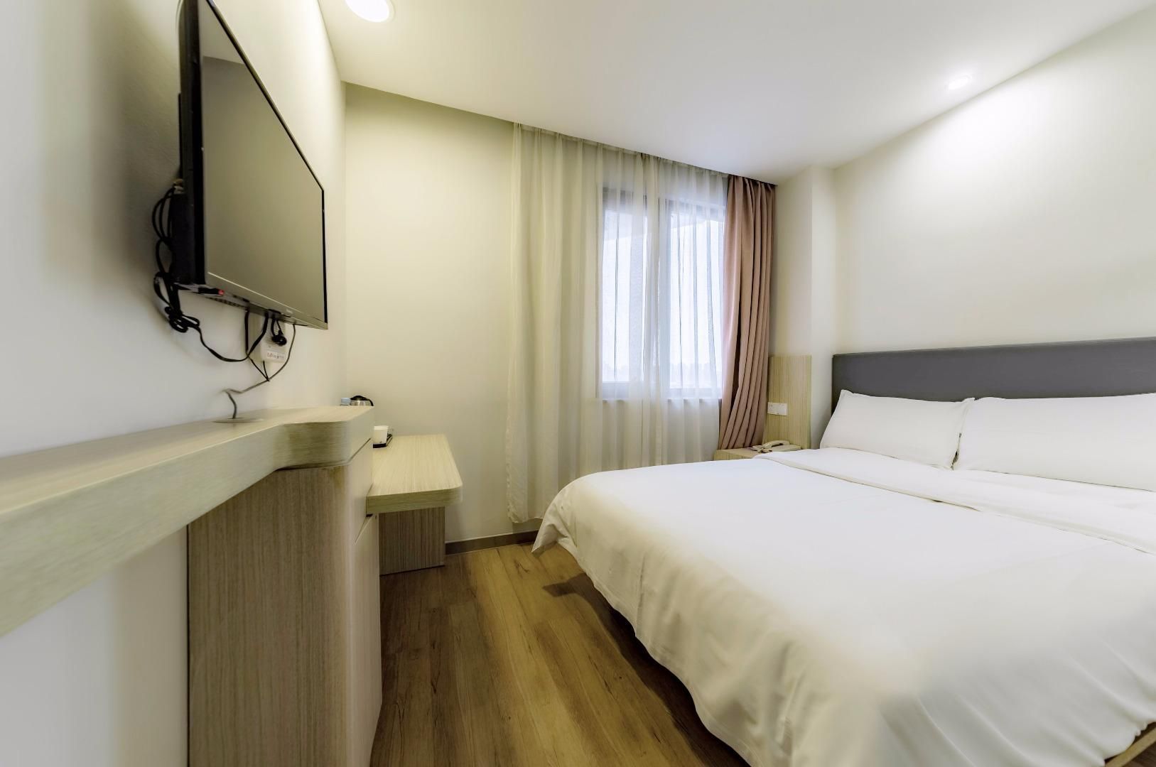 Hotel Queen Room