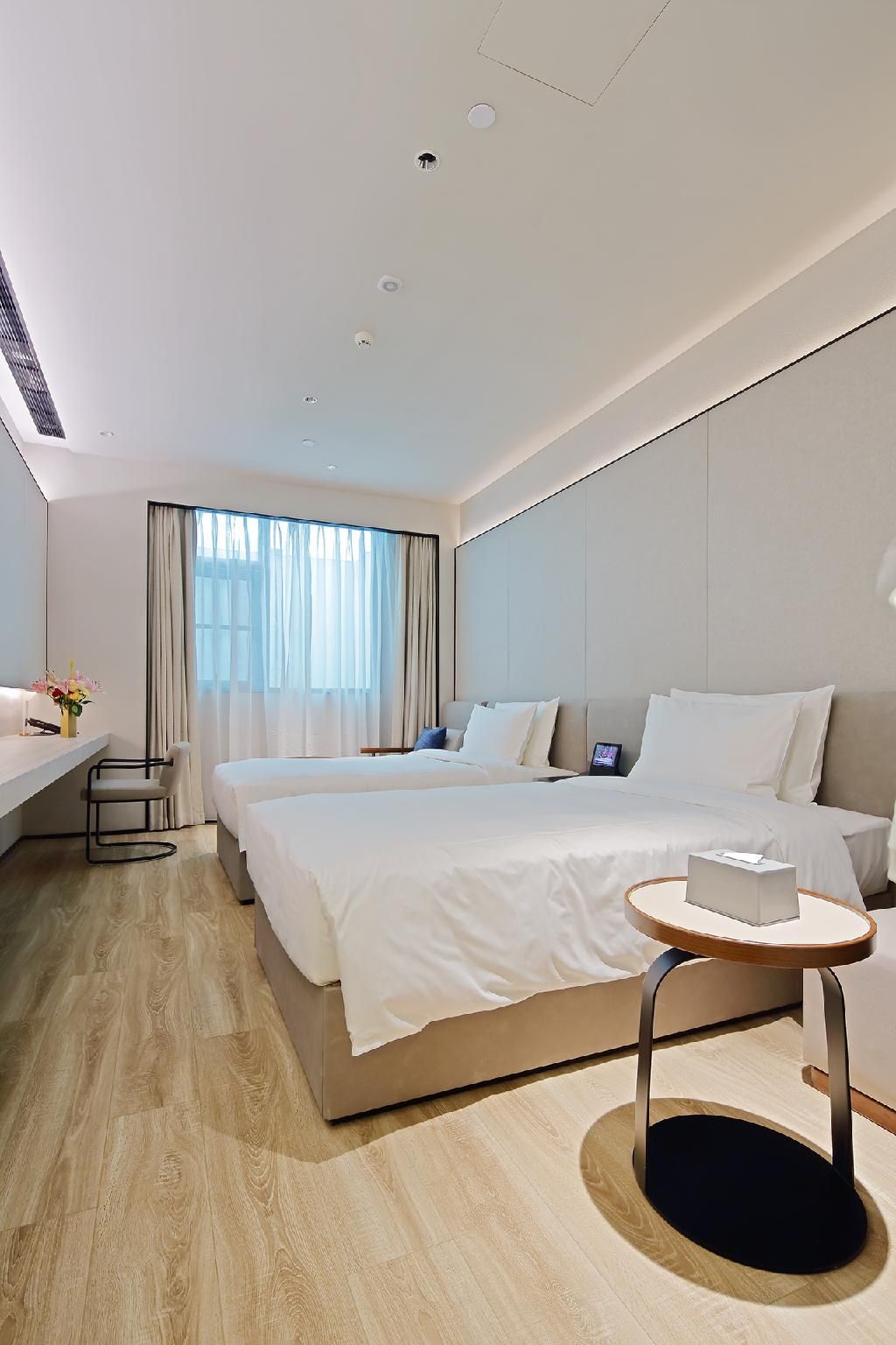 Huazhu - Superior Twin