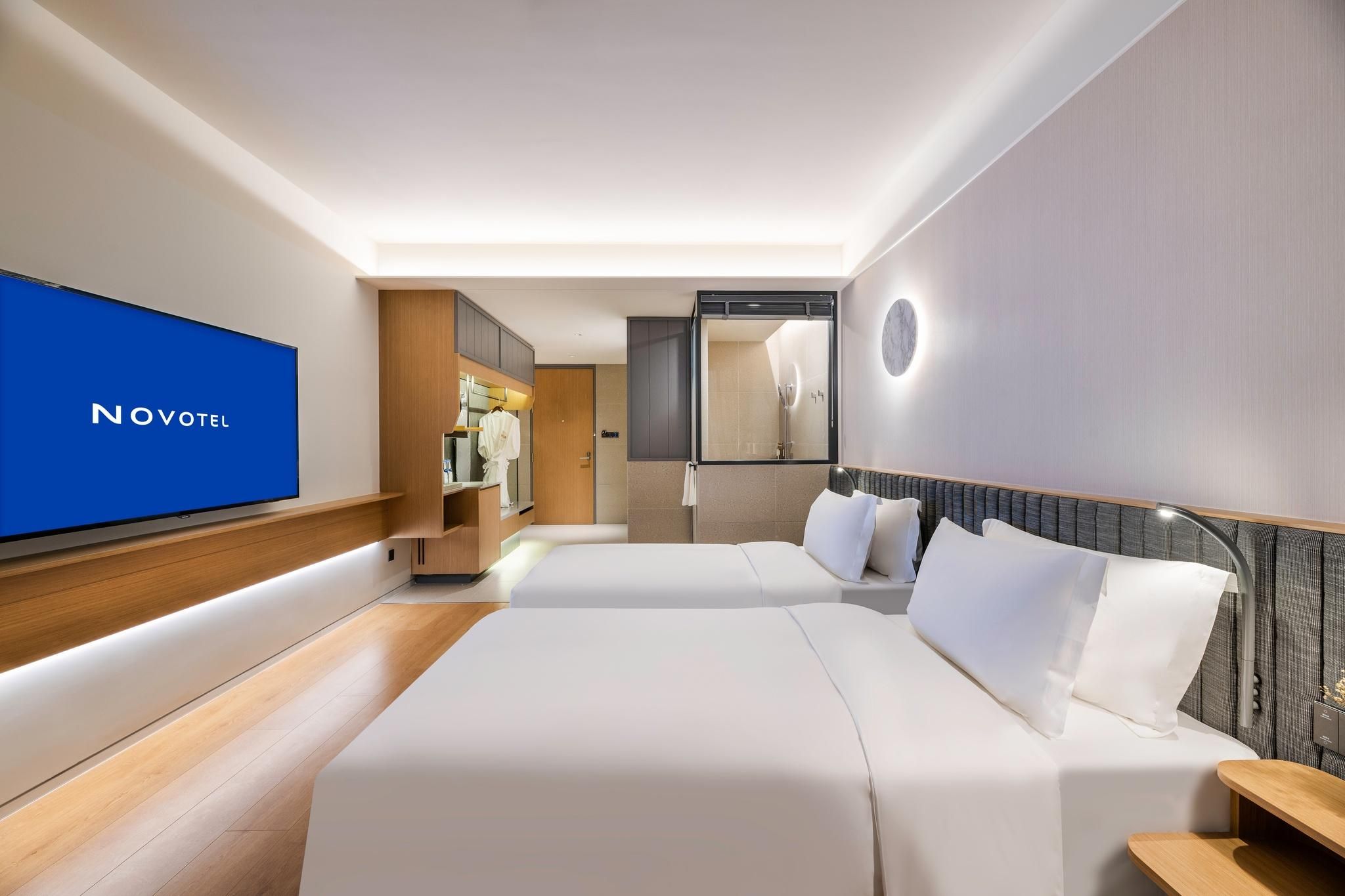 Novotel Shanghai Hongqiao Gubei Deluxe Twin Room 2
