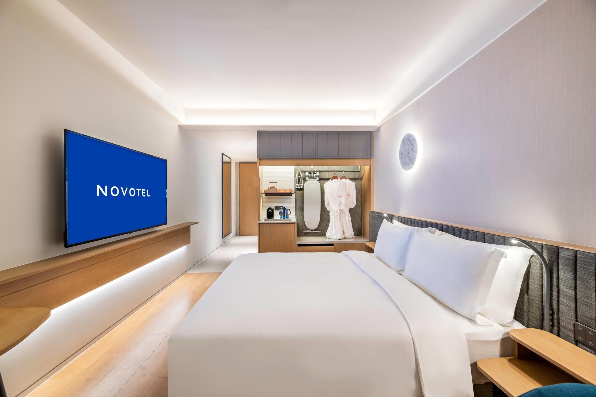 Deluxe Queen Room