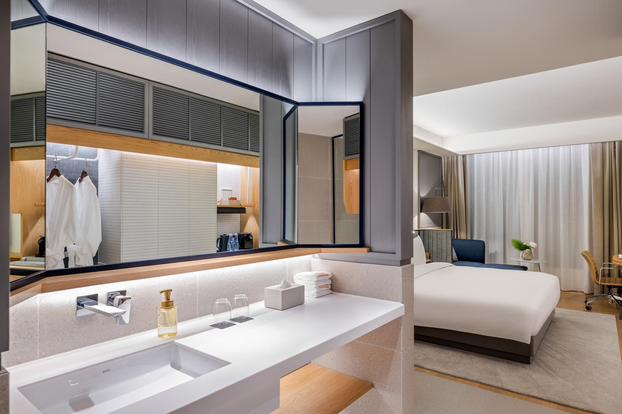 Novotel Shanghai Hongqiao Gubei Superior Queen Room 3