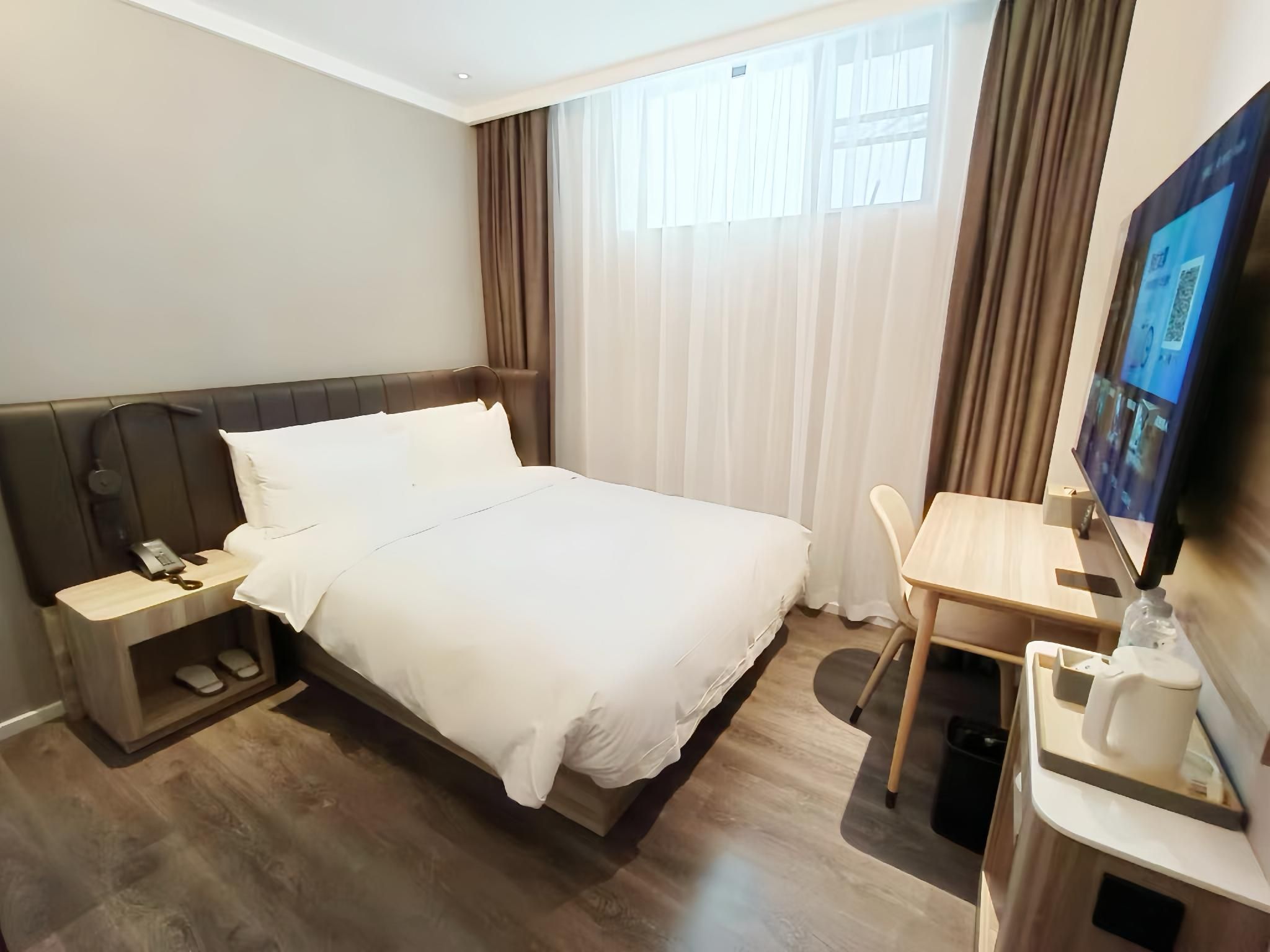 Huazhu - Room With Bed