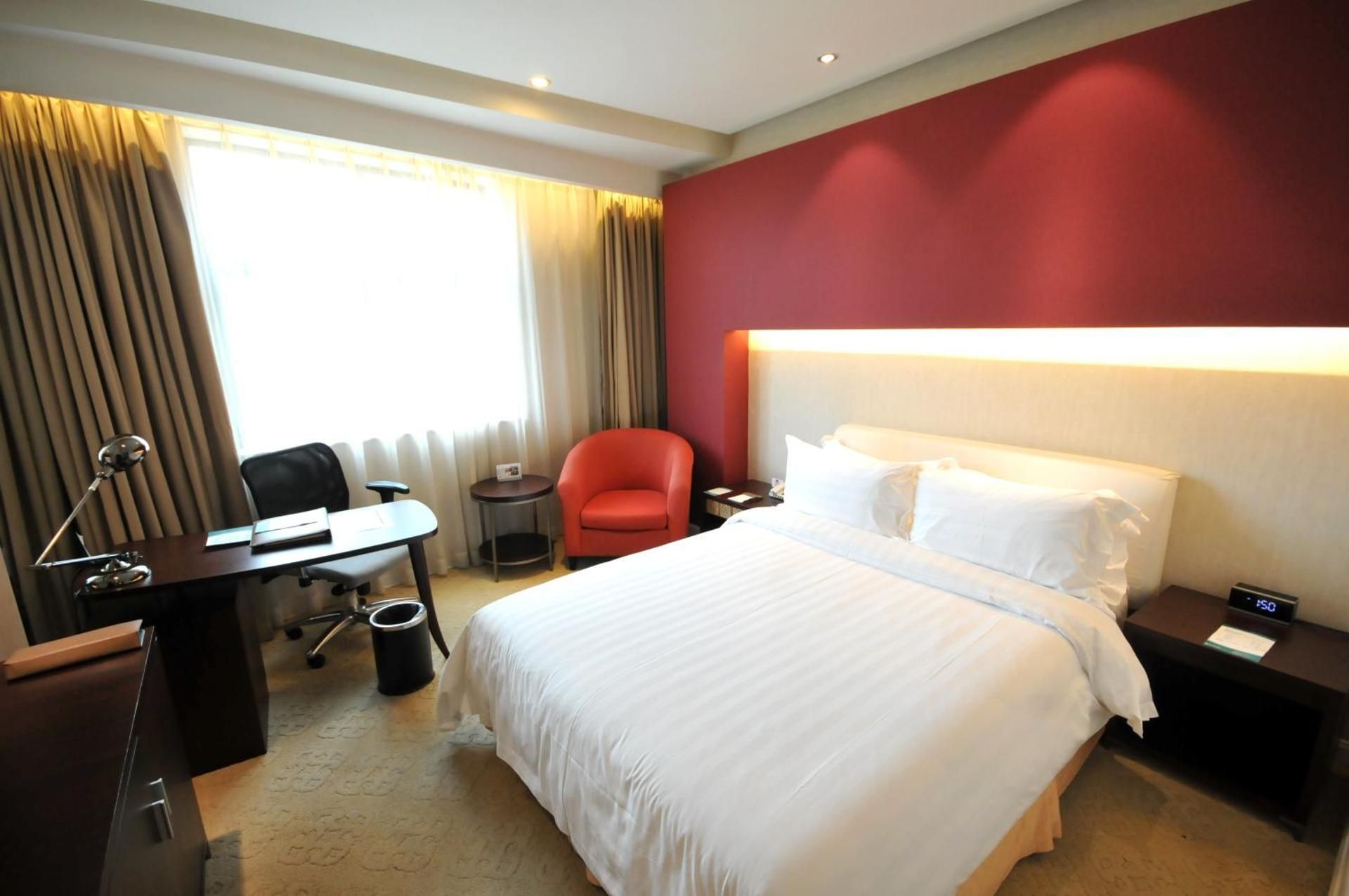 Standard Queen Bedroom