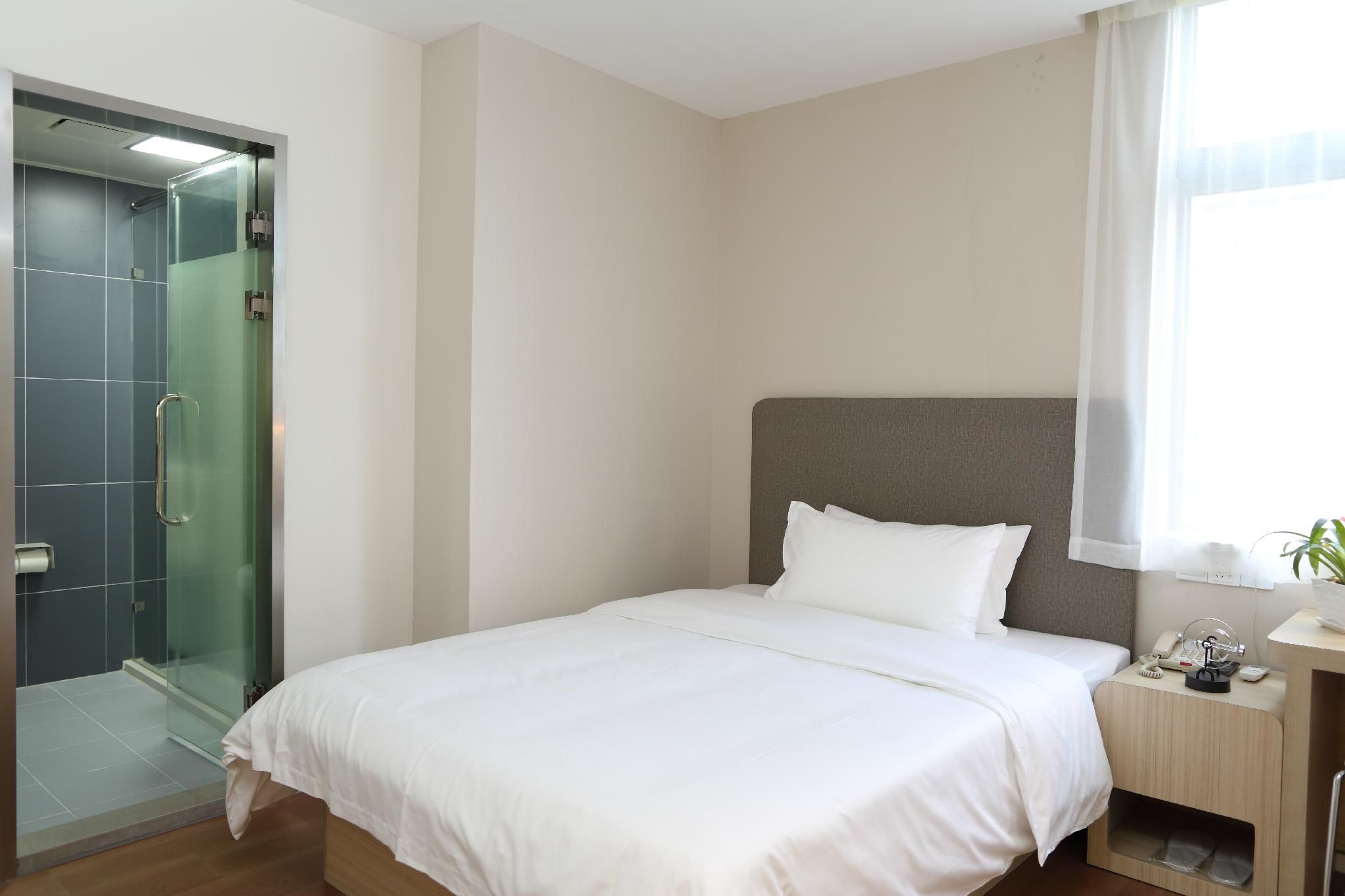 Huazhu - Room With Bed