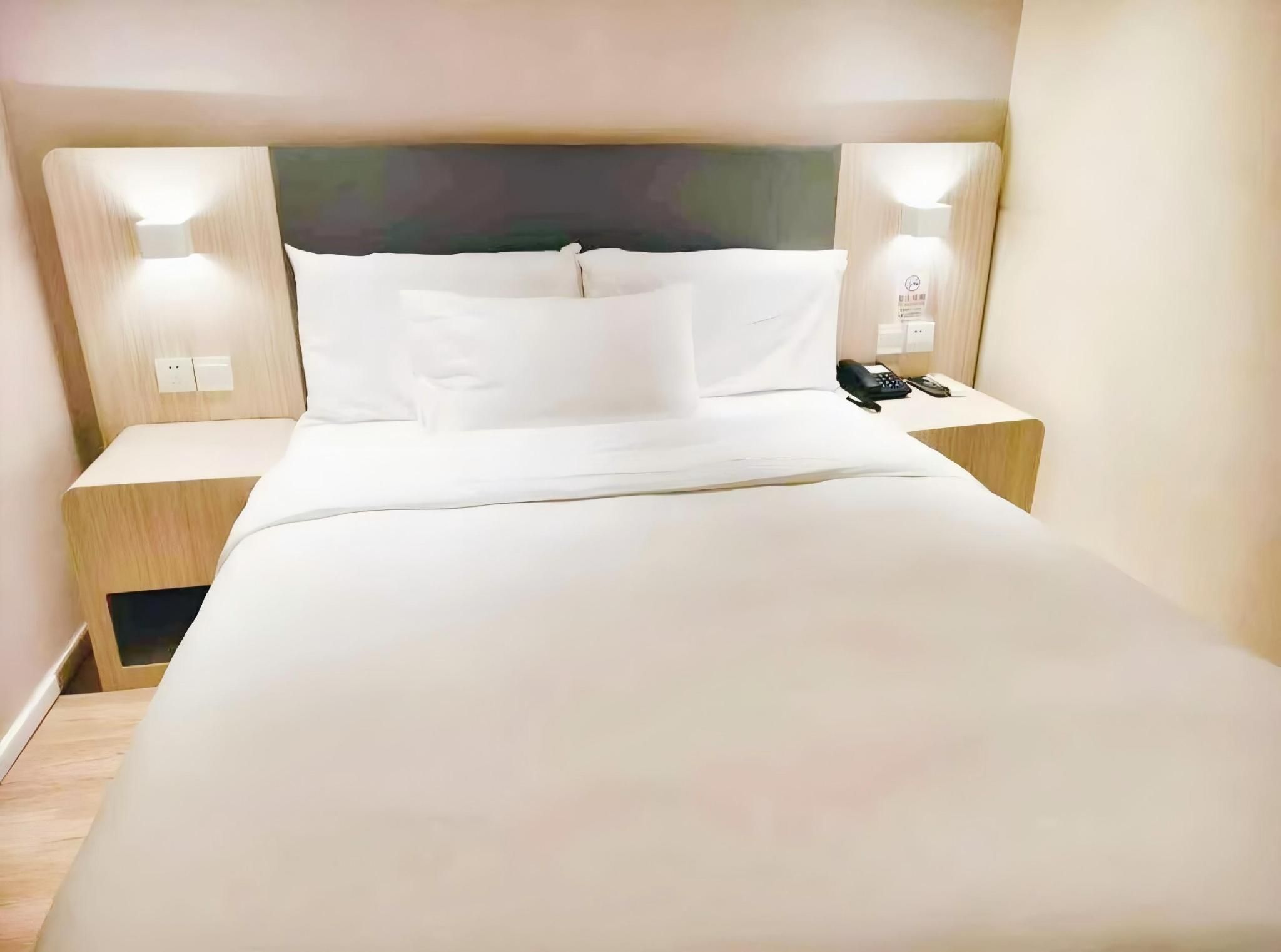 Queen Room A