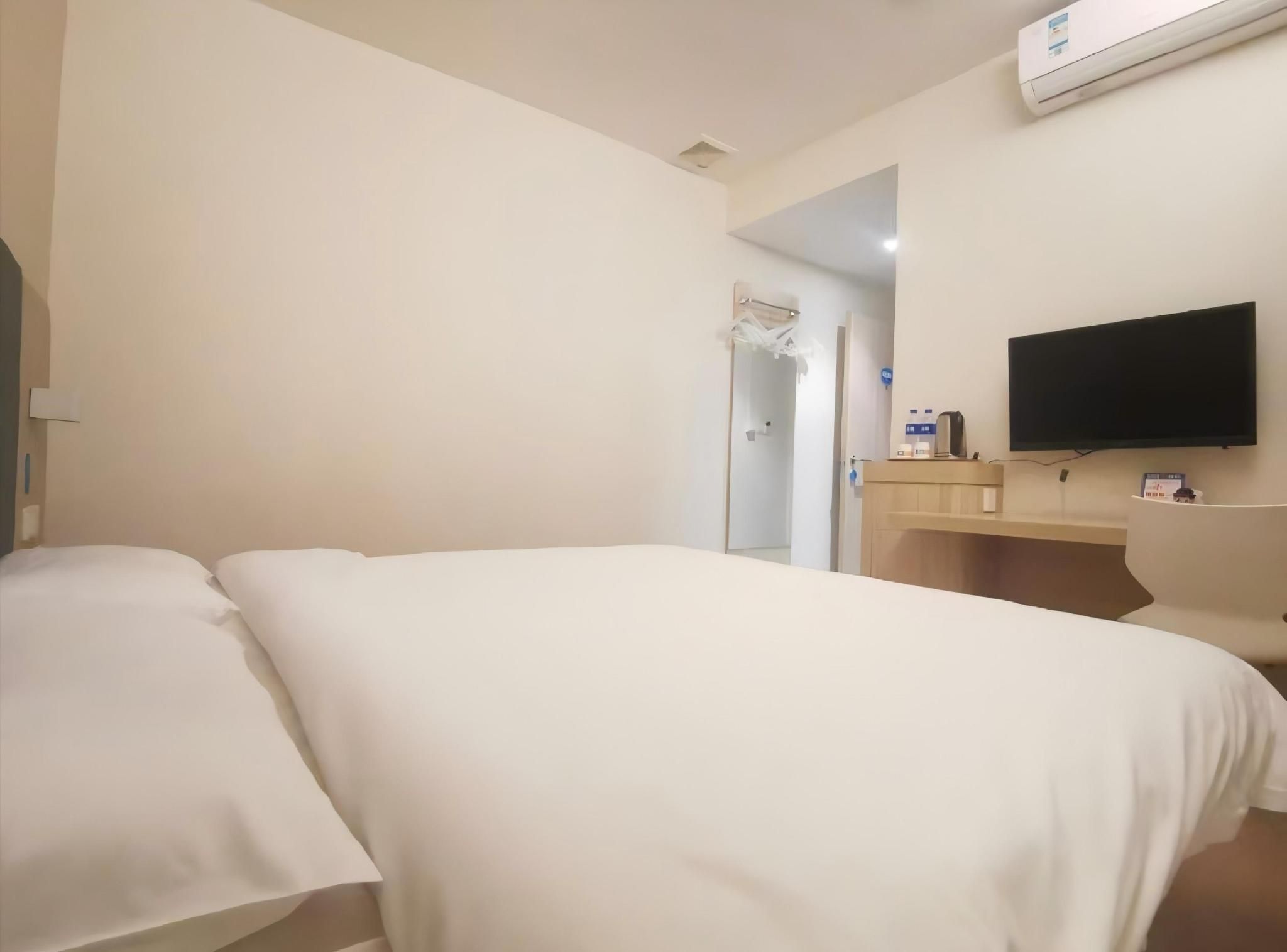 Queen Room A