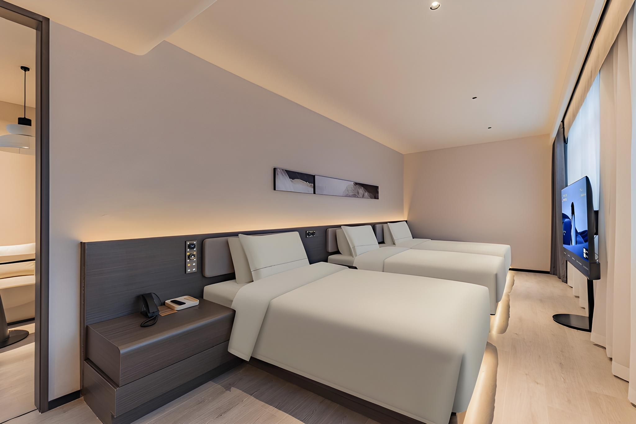 Atour - Premier Girlfriends Room