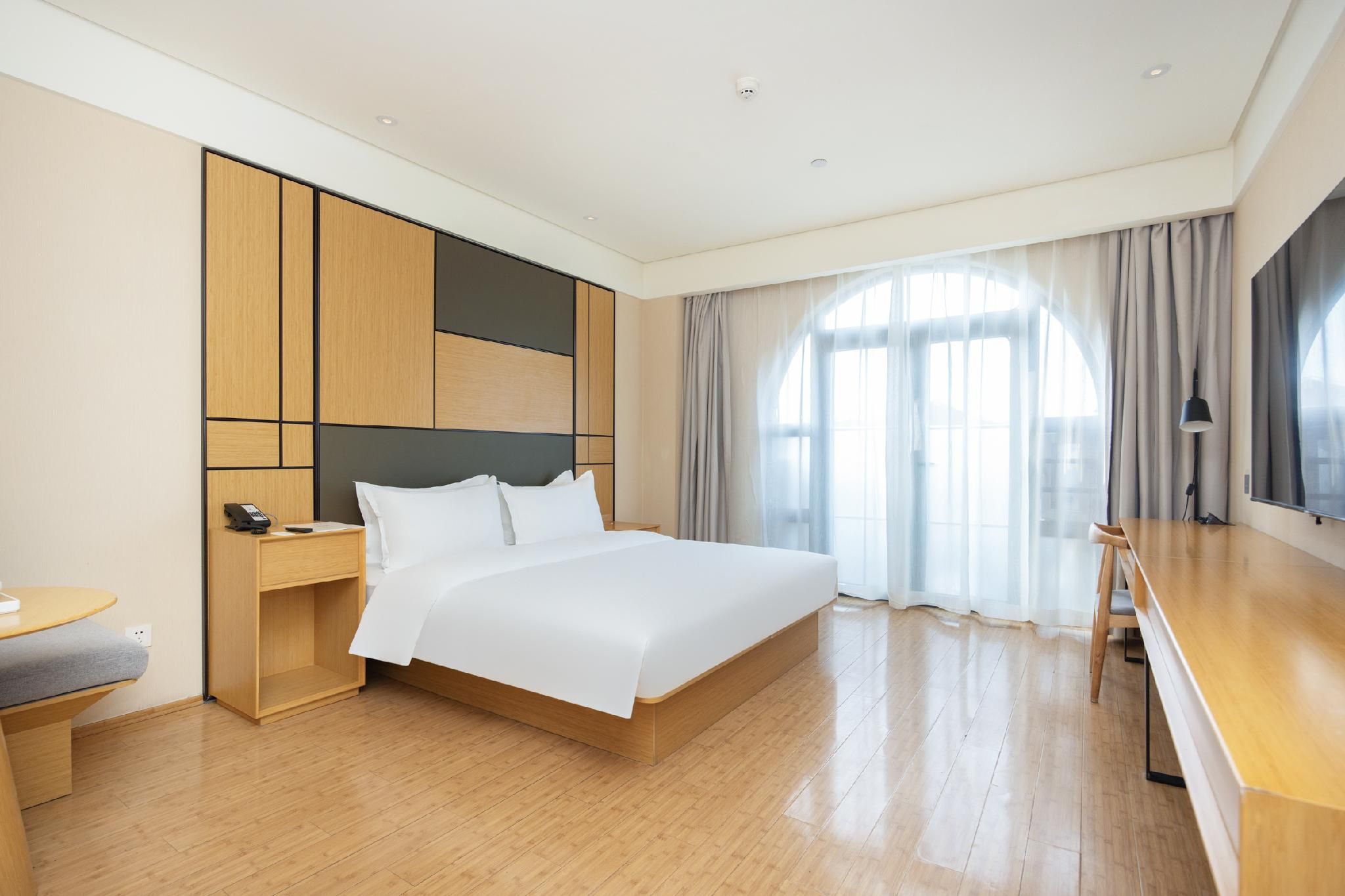 Business King Room