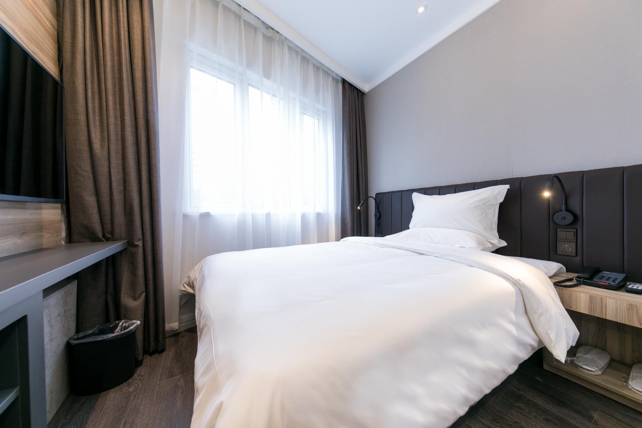Huazhu - Room With Bed