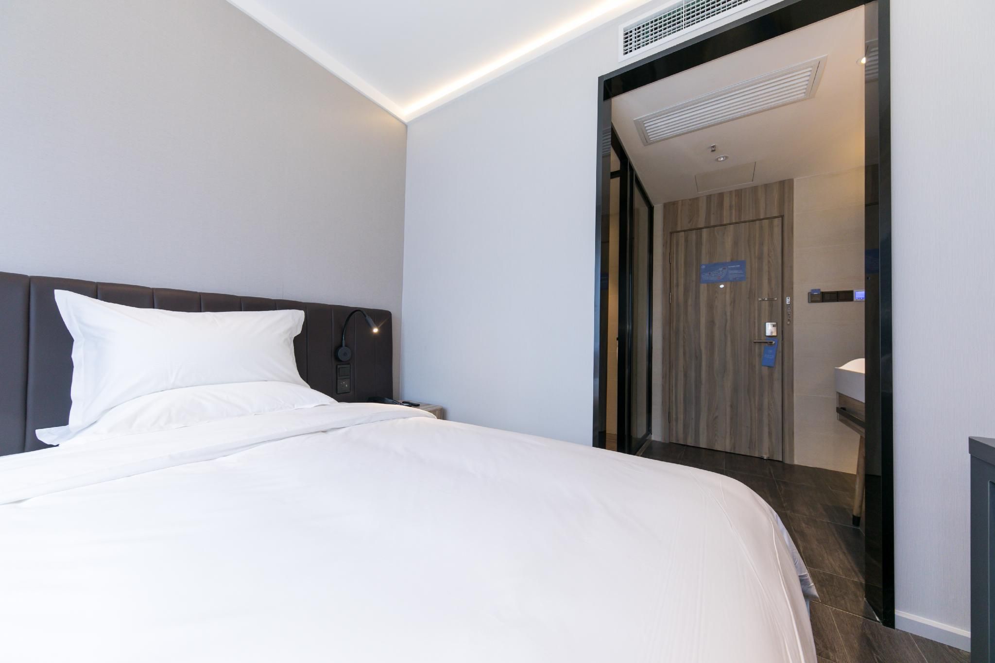 Huazhu - Room With Bed