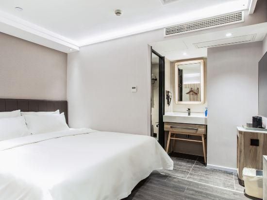 Huazhu - Room With Bed