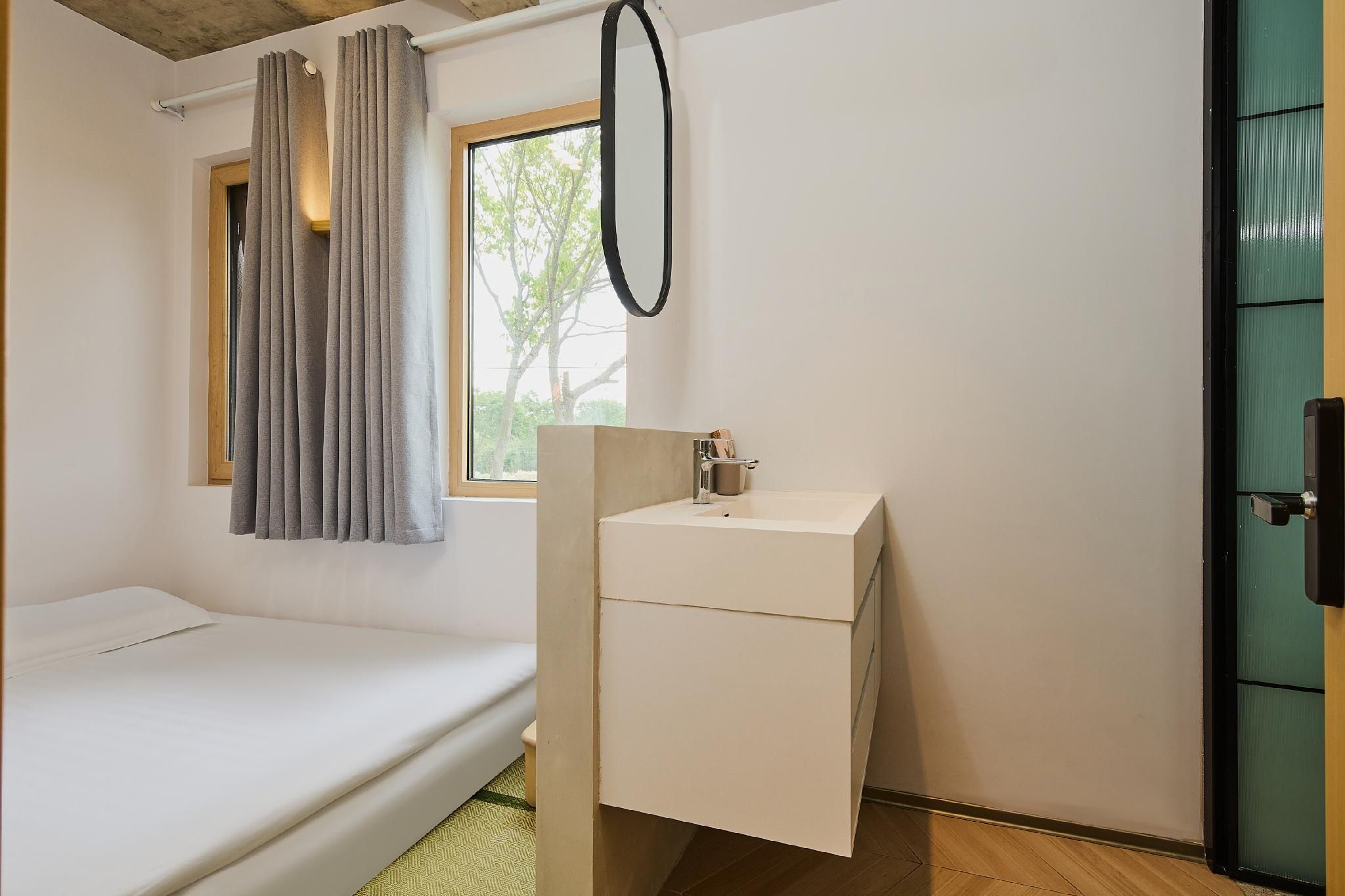 Tatami Queen Room