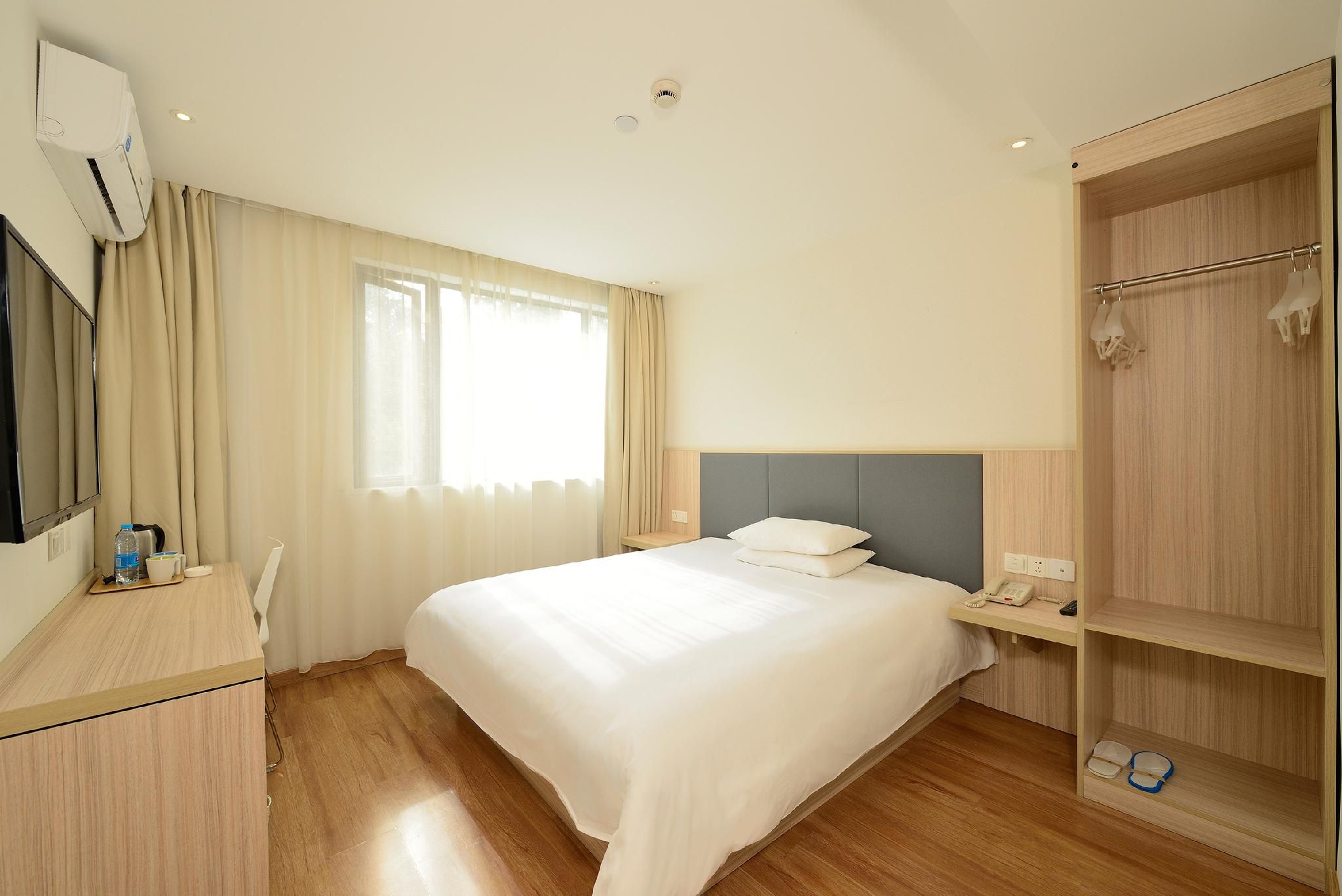 Huazhu - Room With Bed