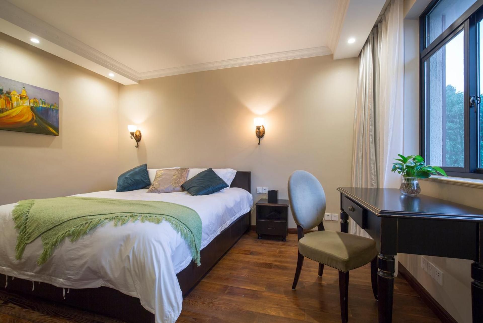 Queen Suite