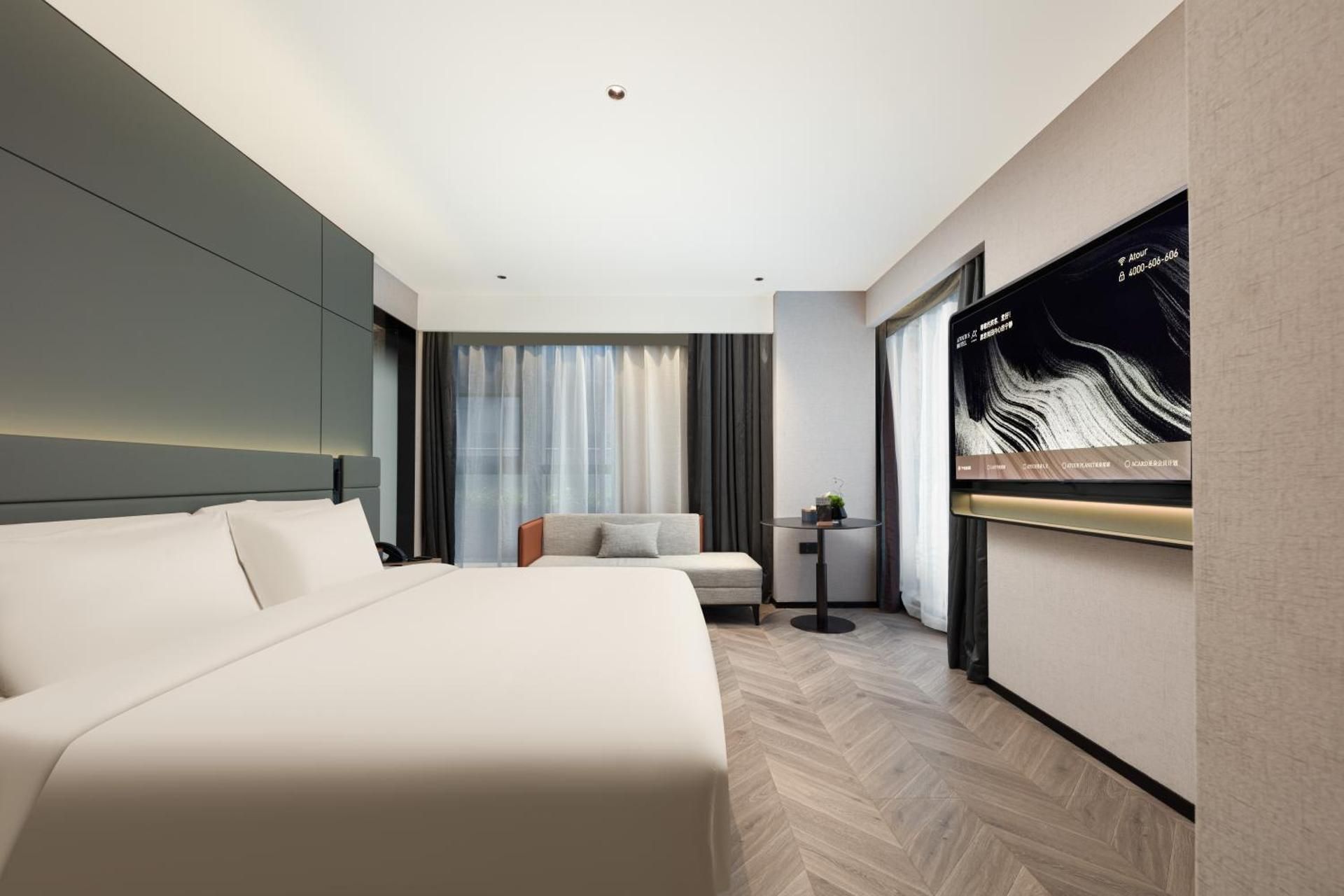 Jimu Queen Room with Bathtub