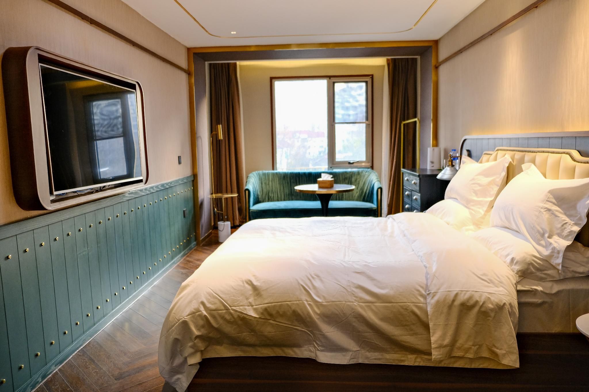 Deluxe King Room - Newly Renovated