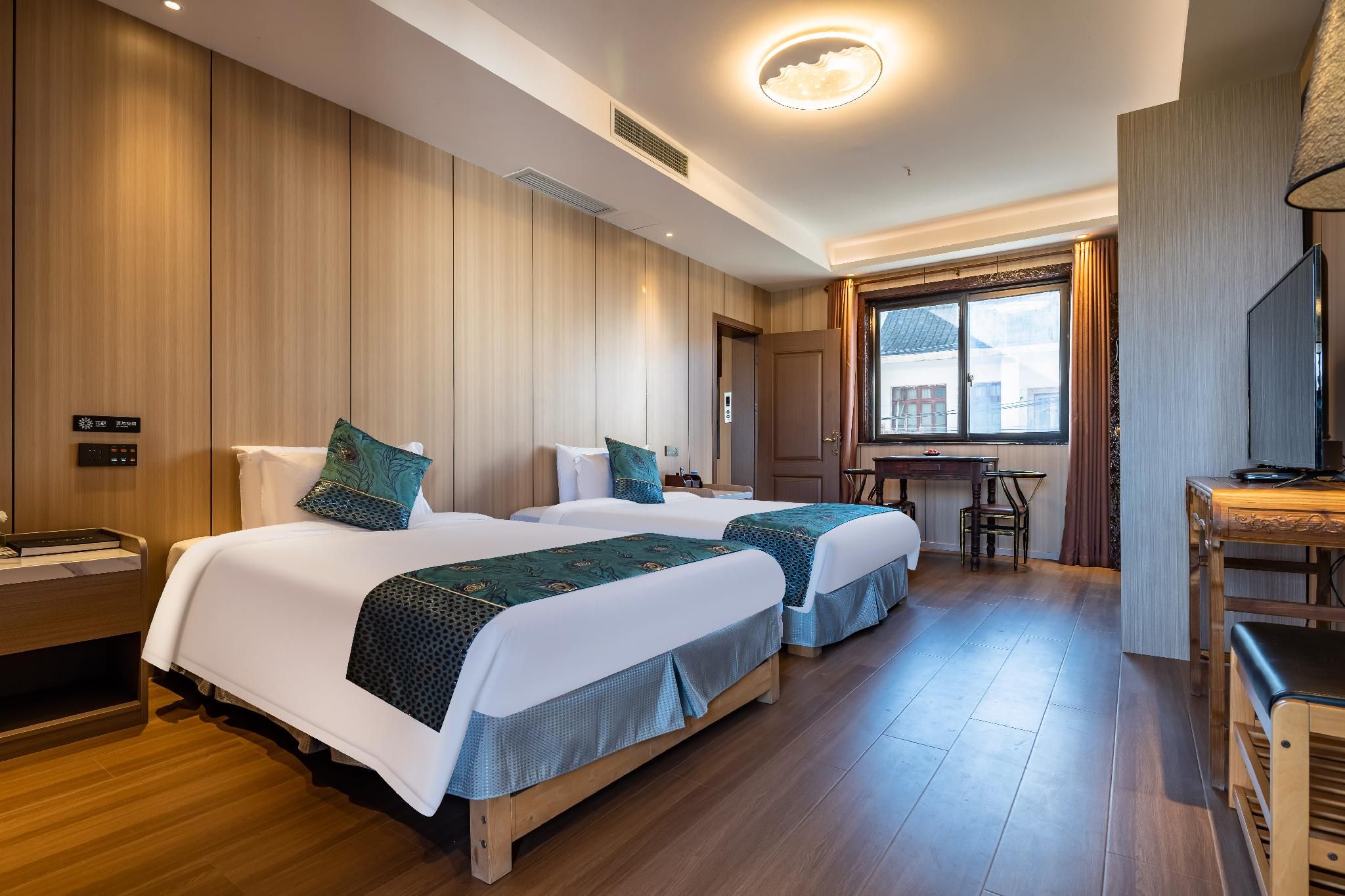Family Twin Suite