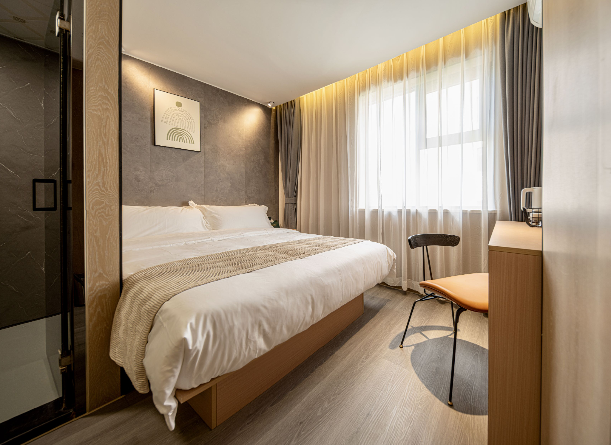Warm Queen Room