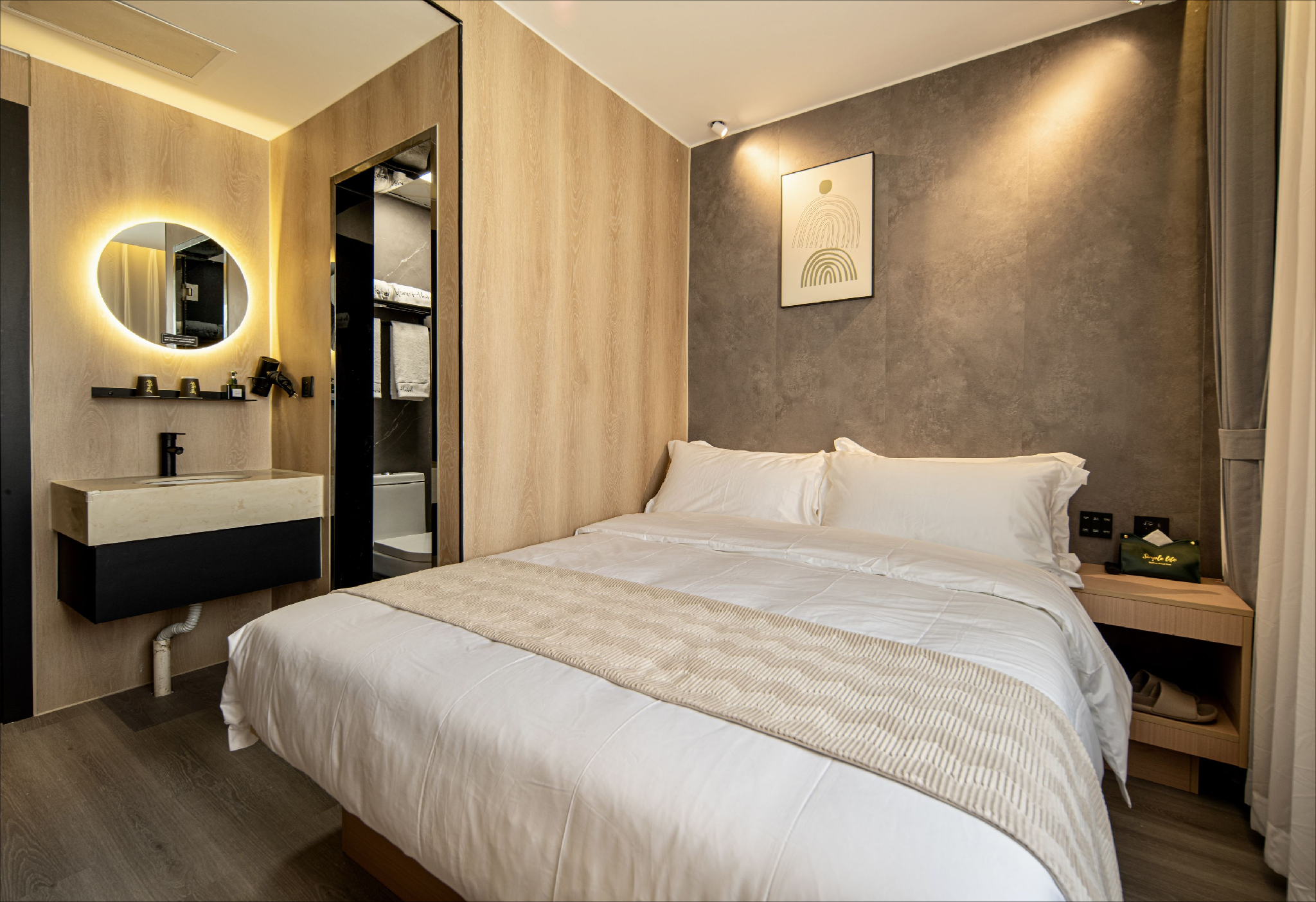 Warm Queen Room