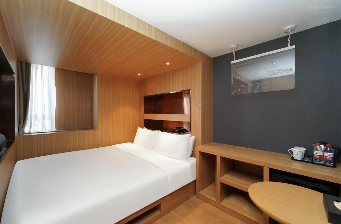 Jinglai Hotel-Shanghai Hongqiao NECC (National Exhibition and Convention Center) Weining Road Metro  Queen Bed 2