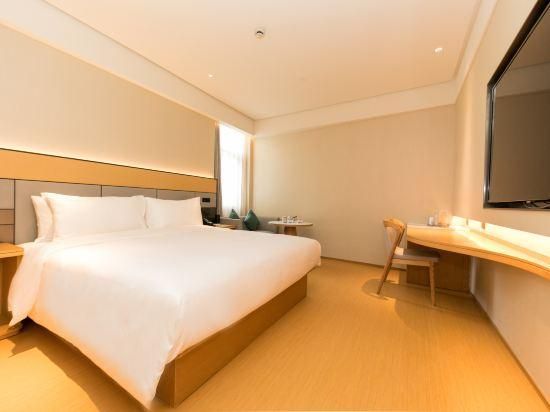 Business Queen Room