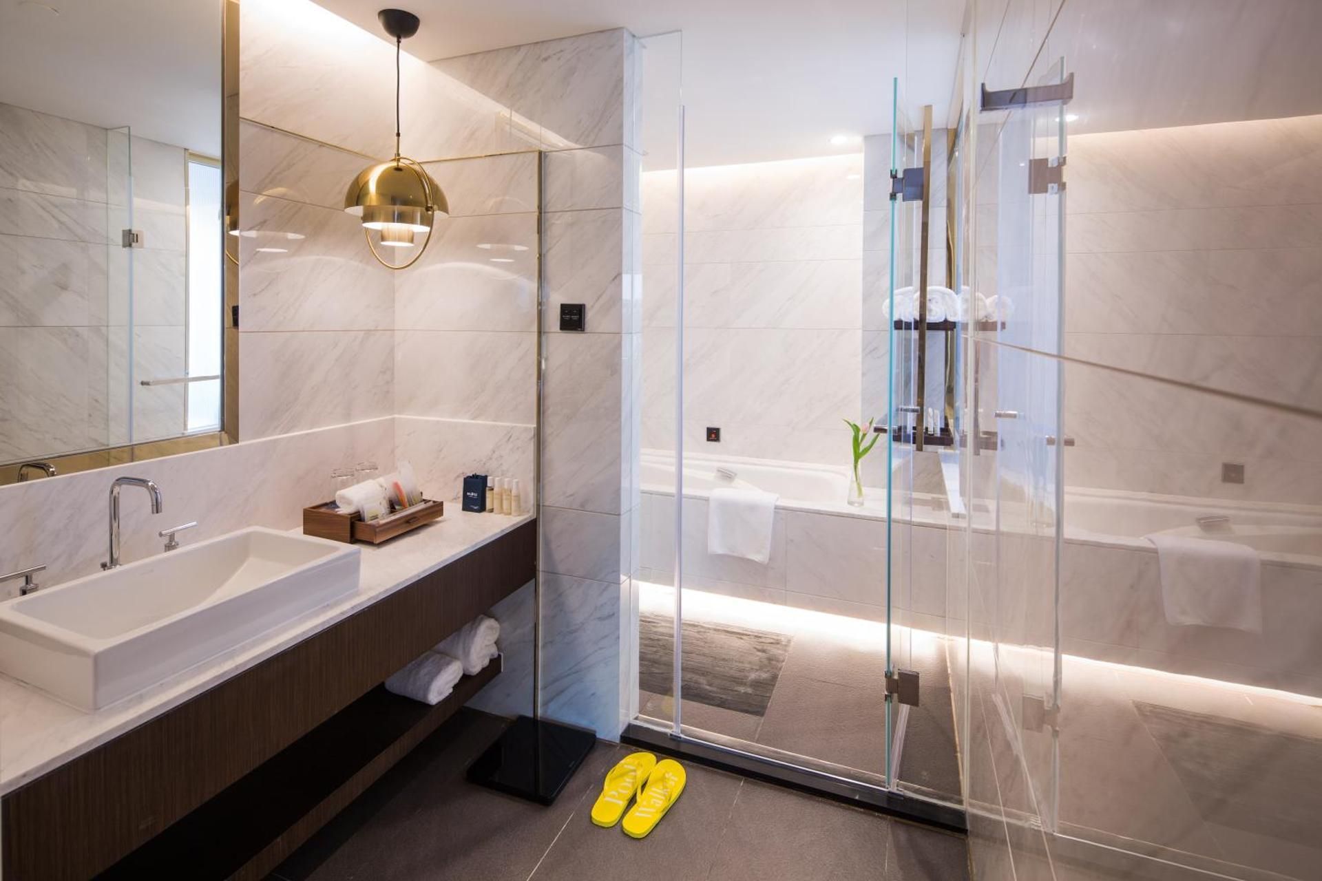 Deluxe King Suite