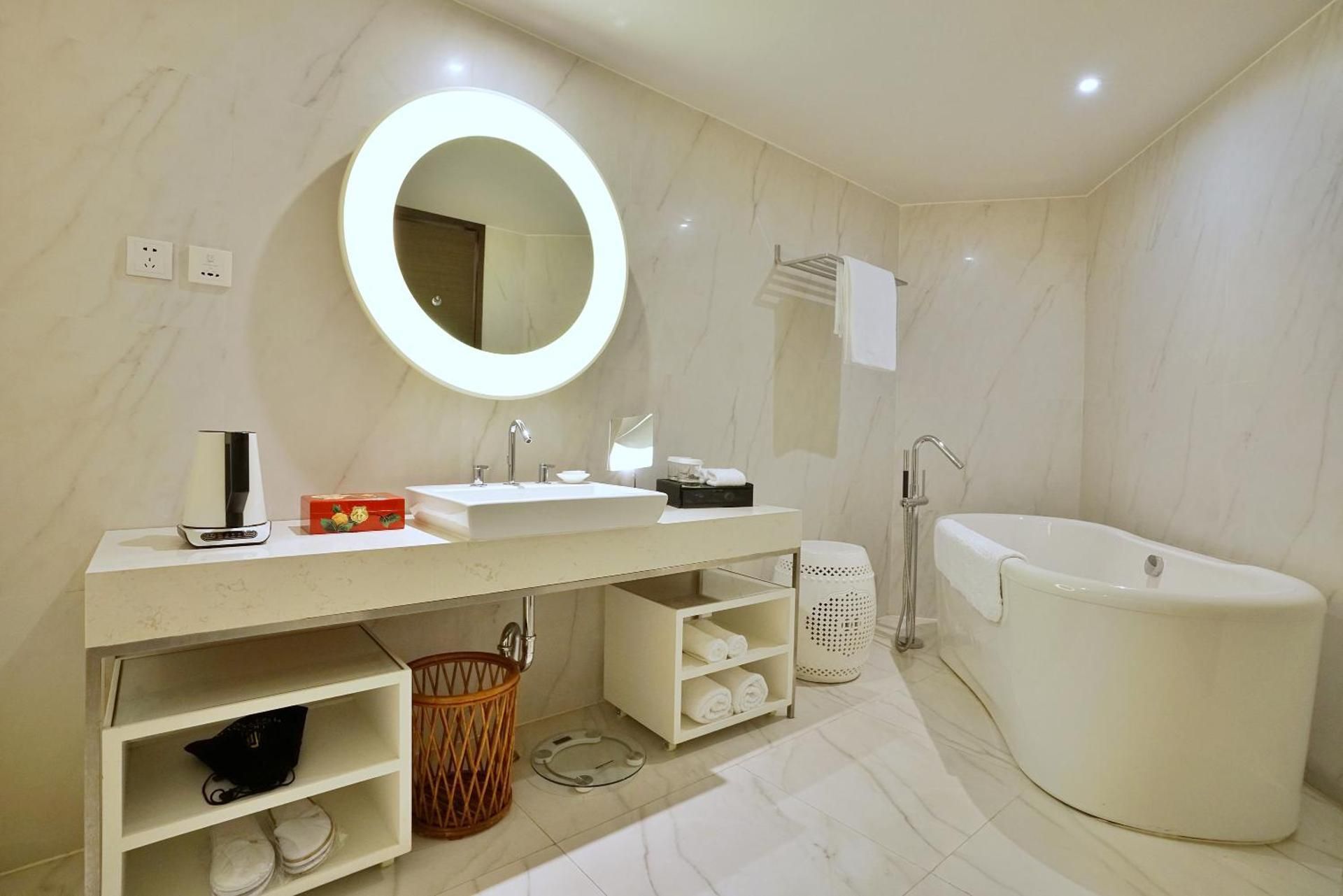 Ultra Sassy Double Suite