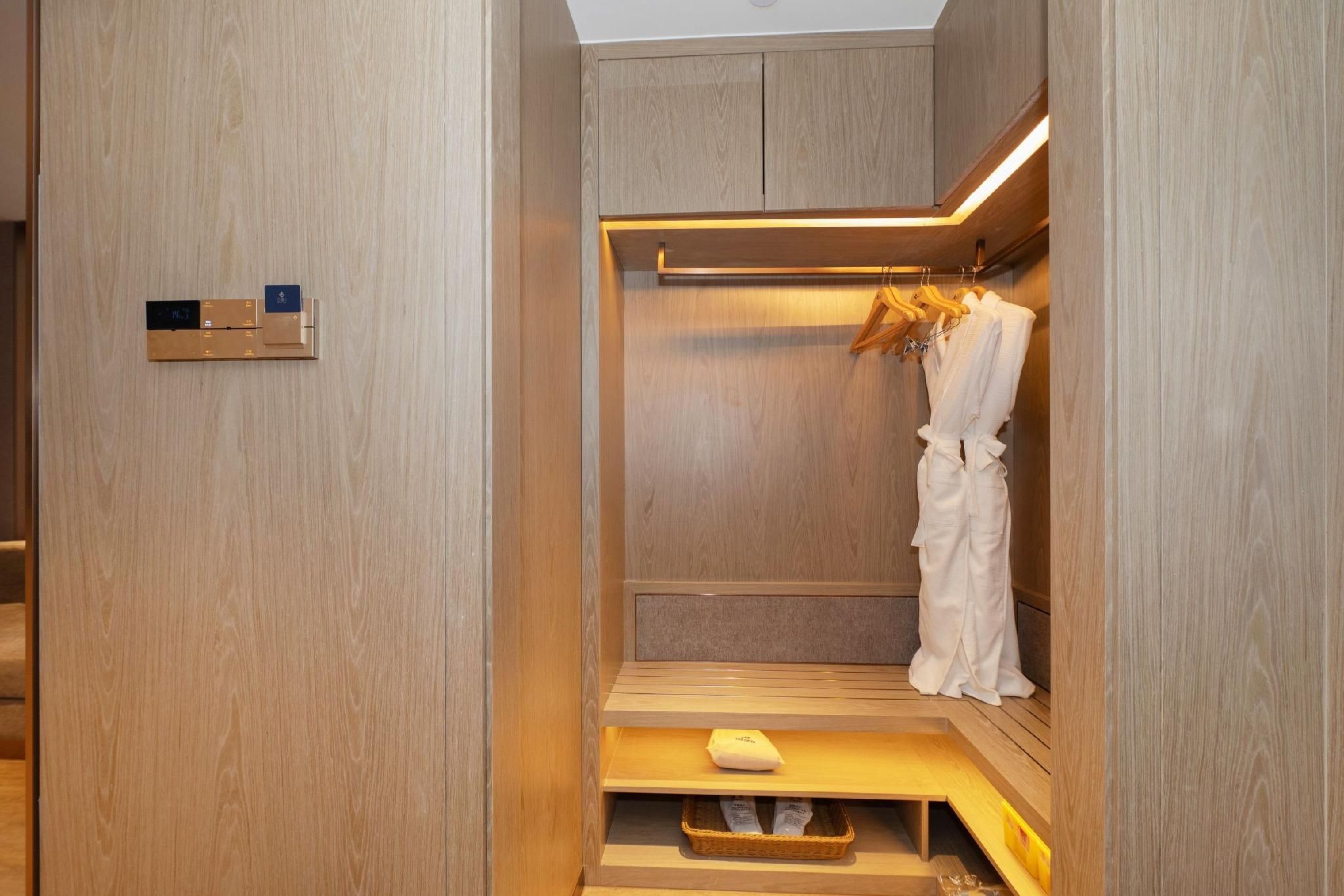 WH - Dianmo Executive Suite