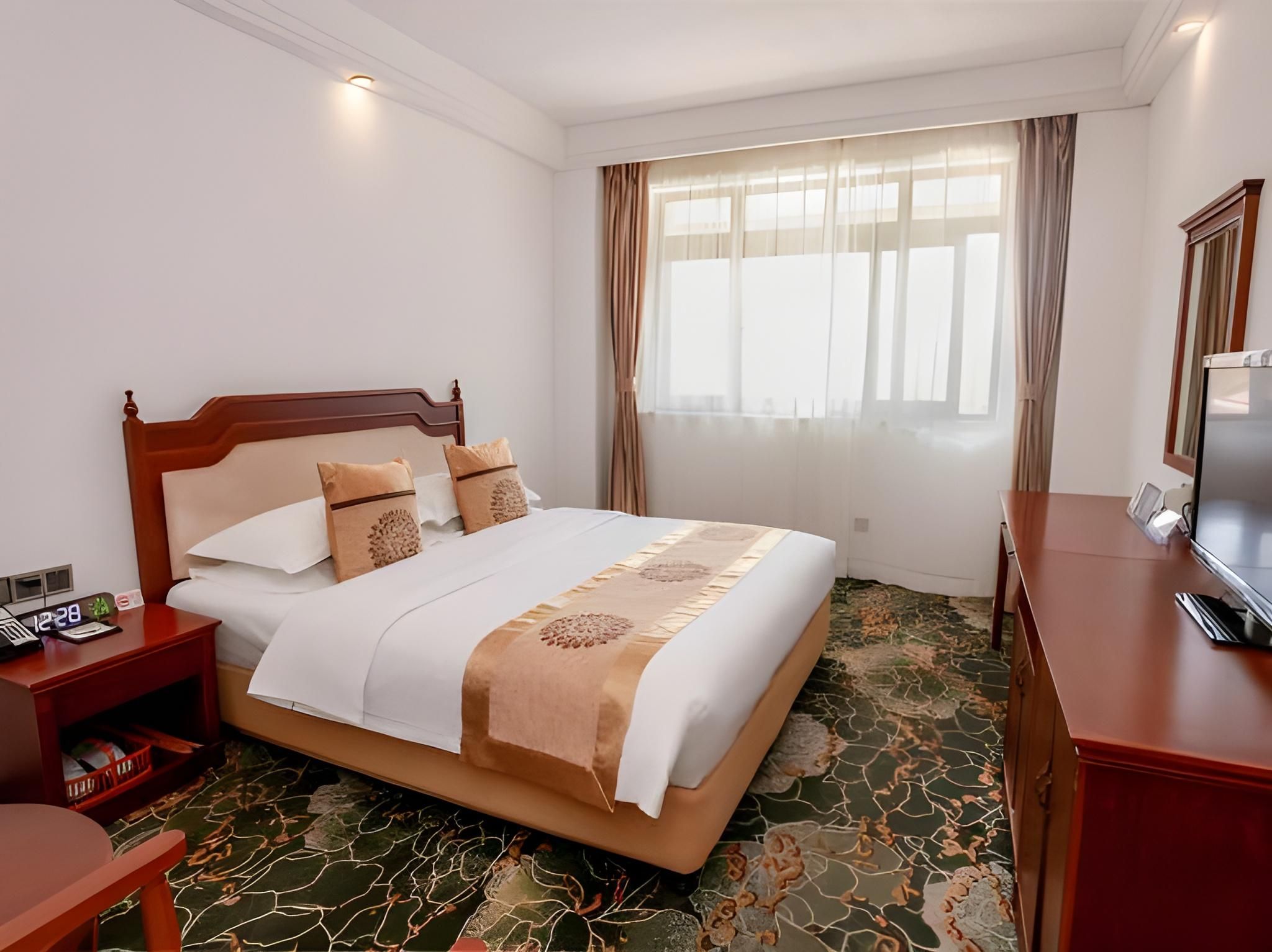 Standard - 1 Queen Bed