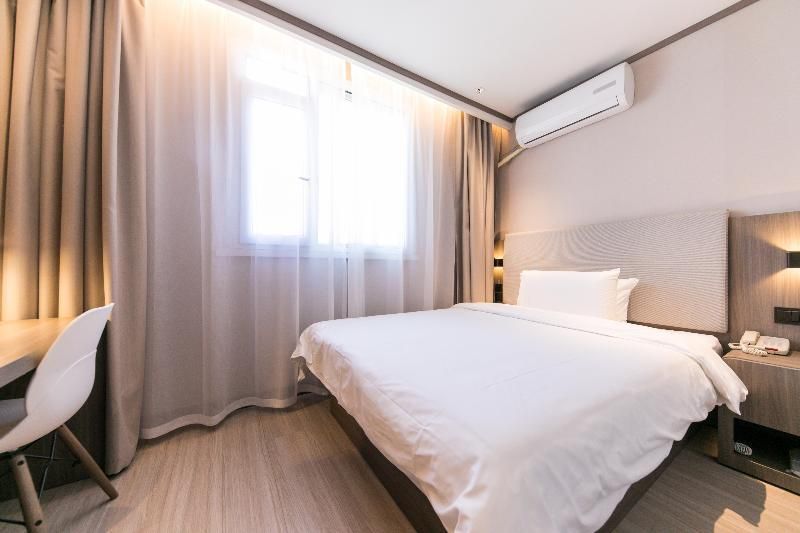Hanting Hotel Shanghai Zhongshan Park Metro Station Superior Double Room 3
