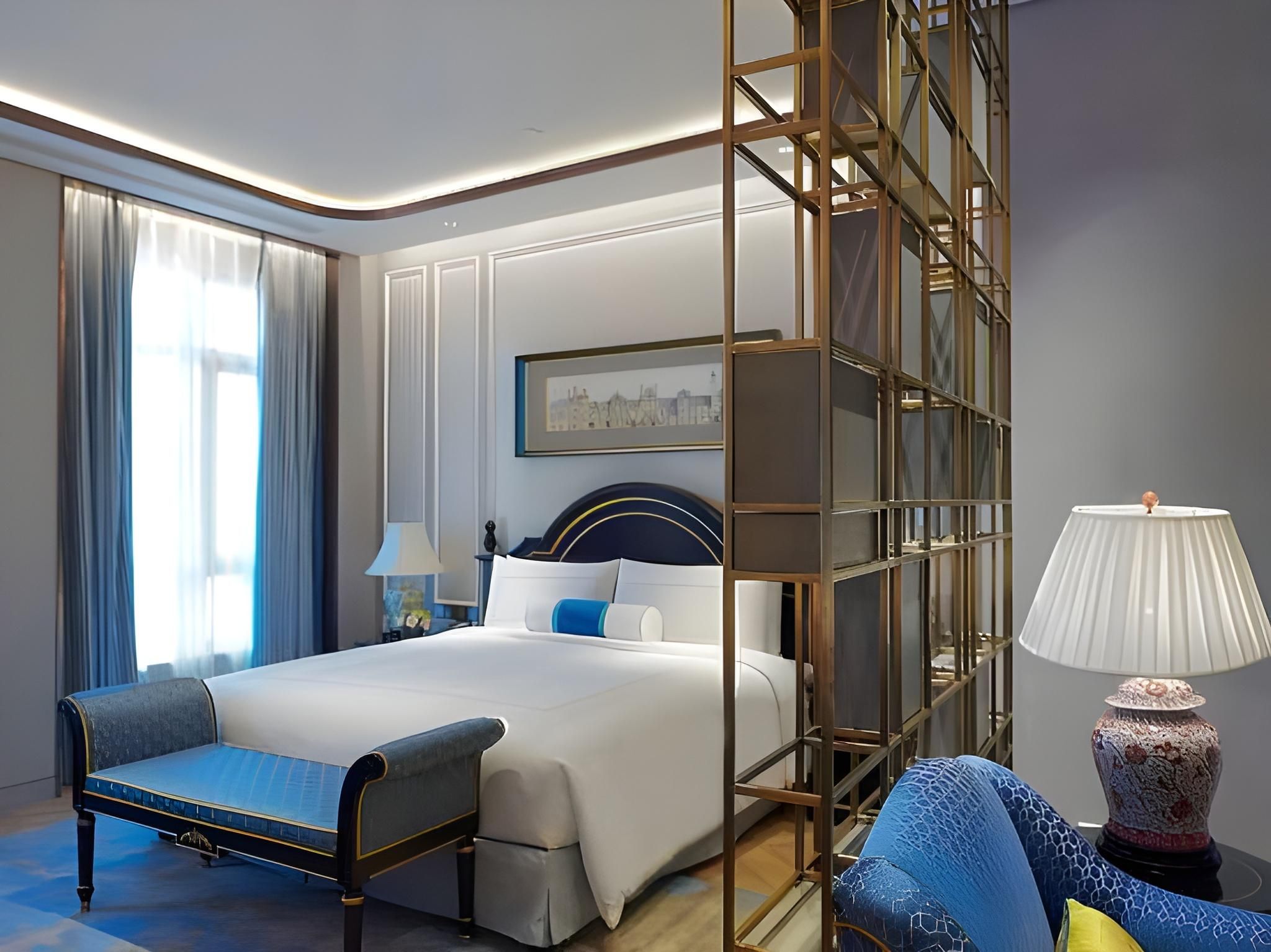 Executive Deluxe Business Suite